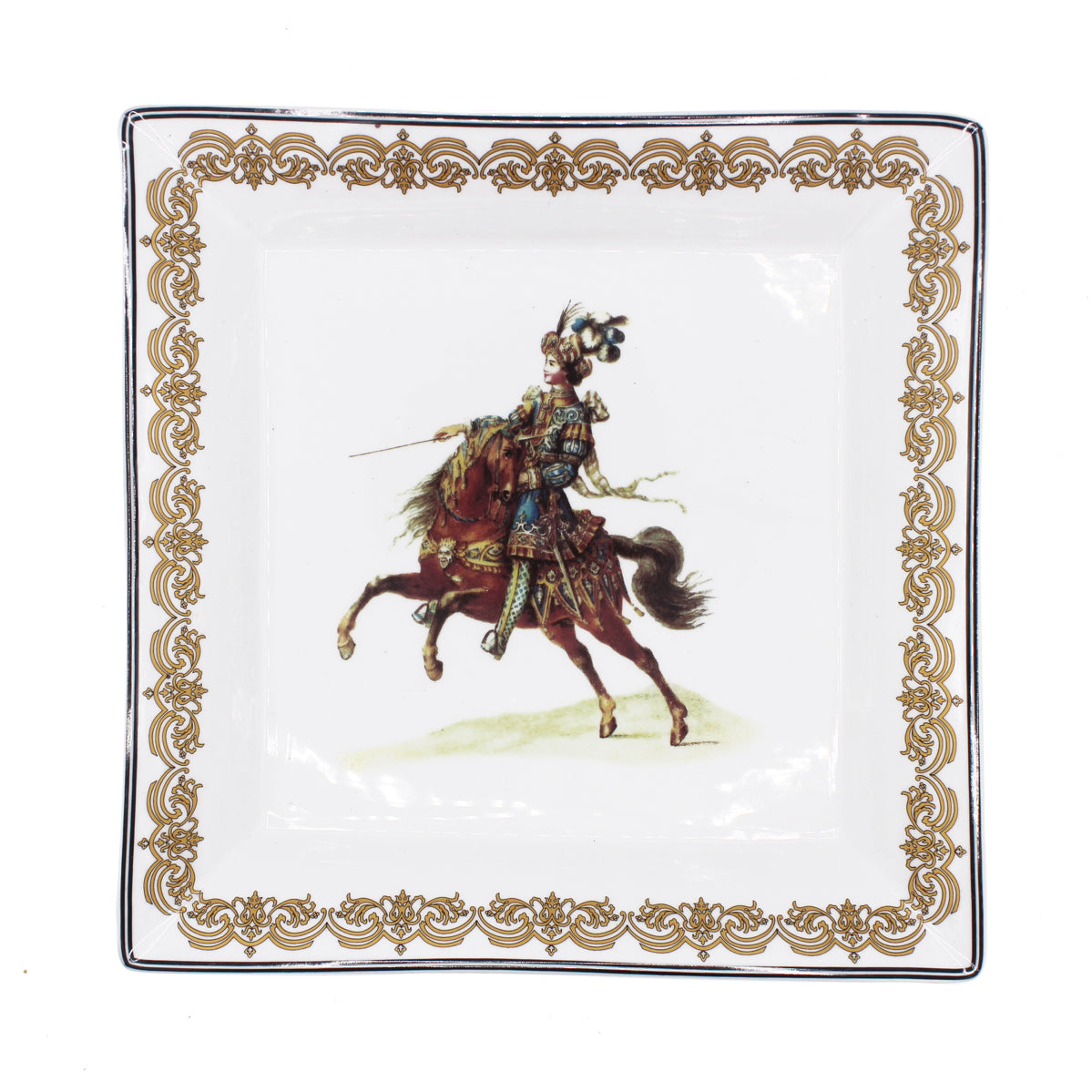 Plat décoratif carré en porcelaine, cavalier XVIIIe multicolore et bordure baroque dorée