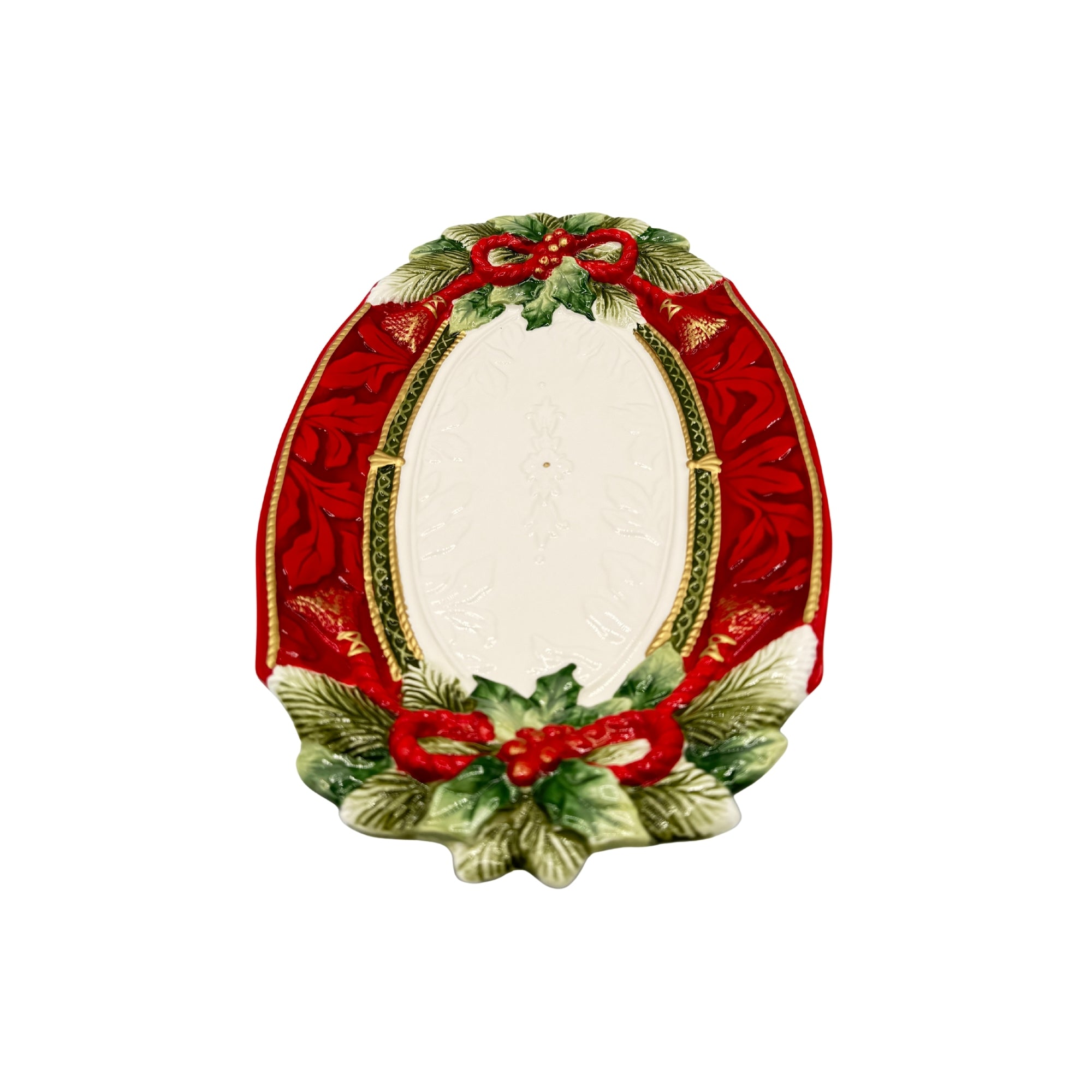Plateau décoratif de Noël ovale avec bordure en relief, feuilles vertes, rubans rouges et détails dorés, centre clair