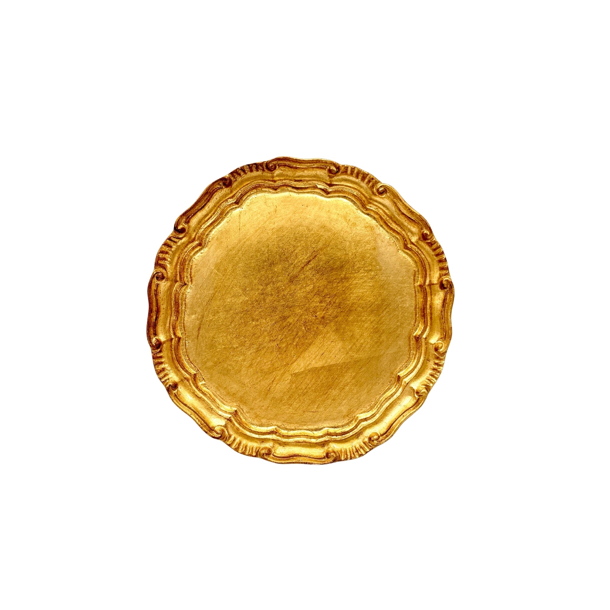 Plateau rond doré en métal avec bordures ondulées et détails décoratifs en relief, finition brillante