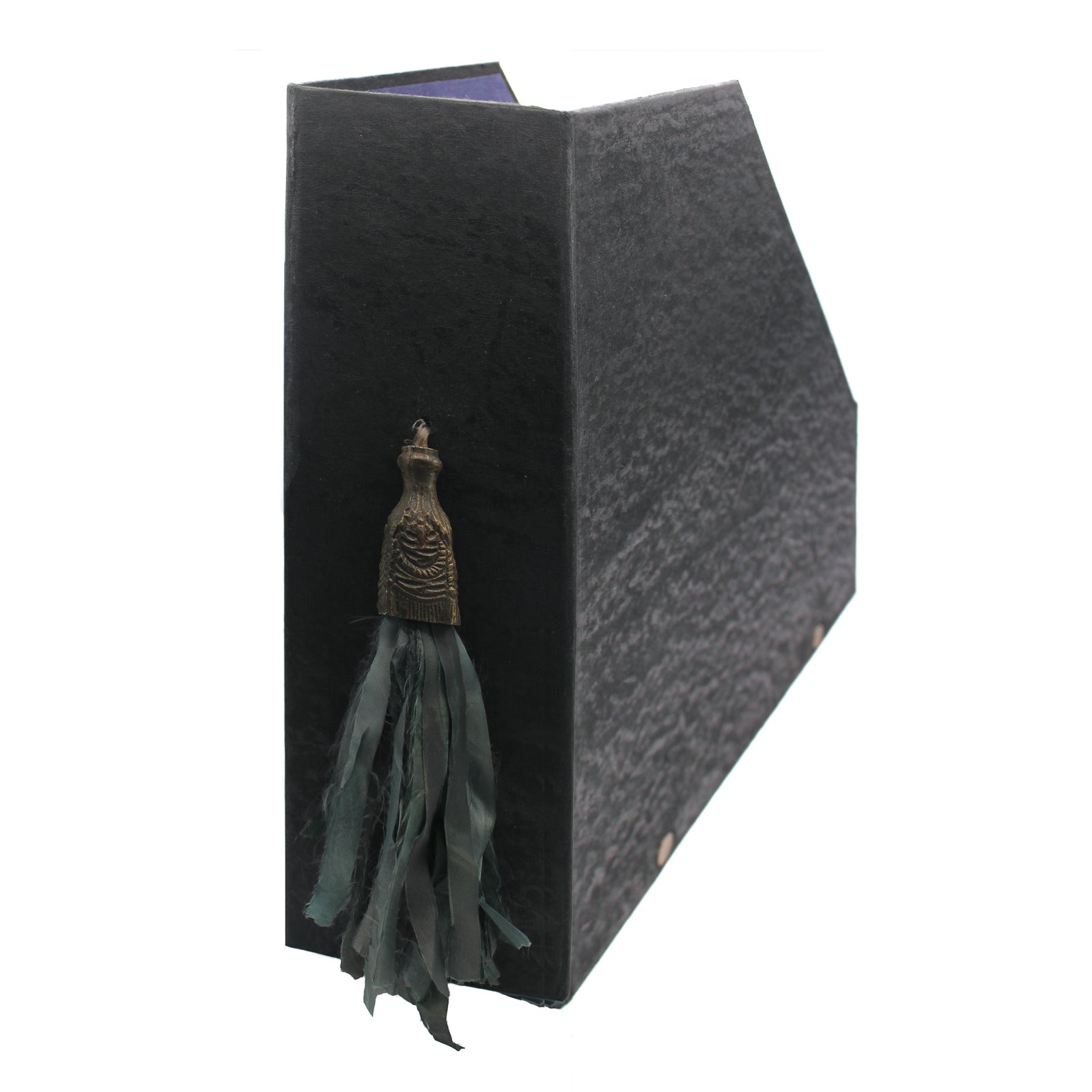 Rangement pour dossiers noir patiné en carton avec pompon bleu