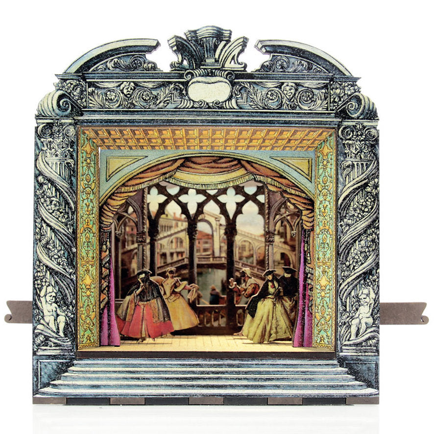 Petit théâtre en bois décor de Venise avec scène baroque et personnages costumés