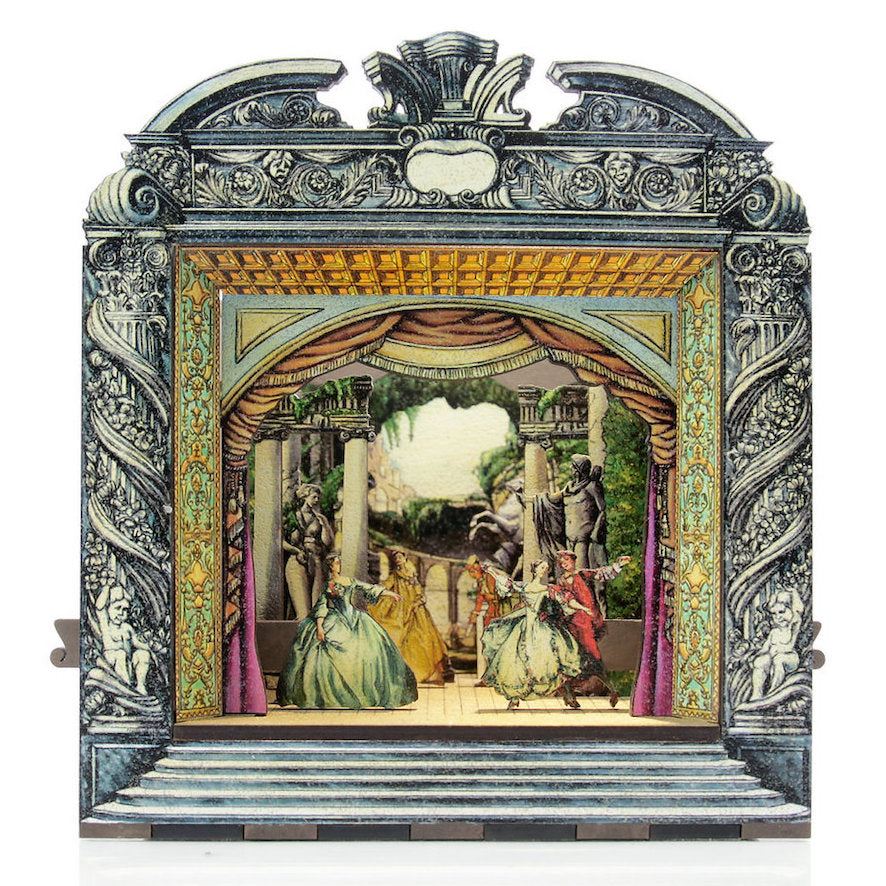 Petit théâtre en bois baroque avec scène de danse multicolore et rideaux peints