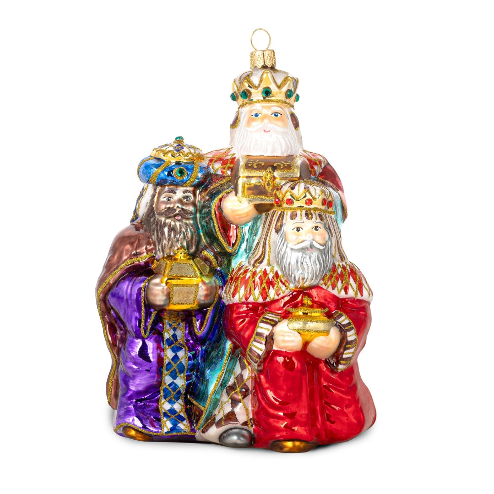 Trois rois mages en verre soufflé peint à la main, couronnes dorées et habits rouge, bleu et violet
