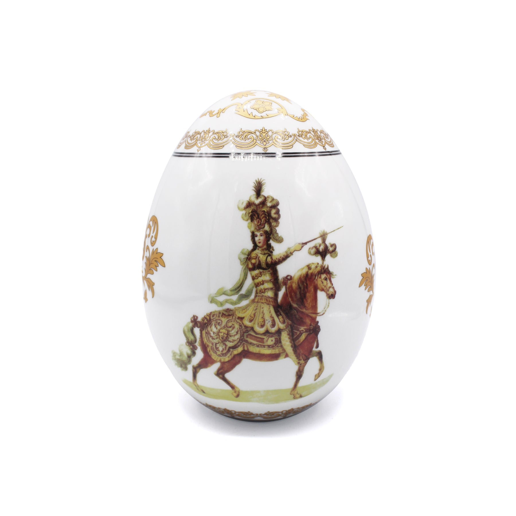 Œuf décoratif en porcelaine blanche à décor de cavalier de parade et motifs dorés