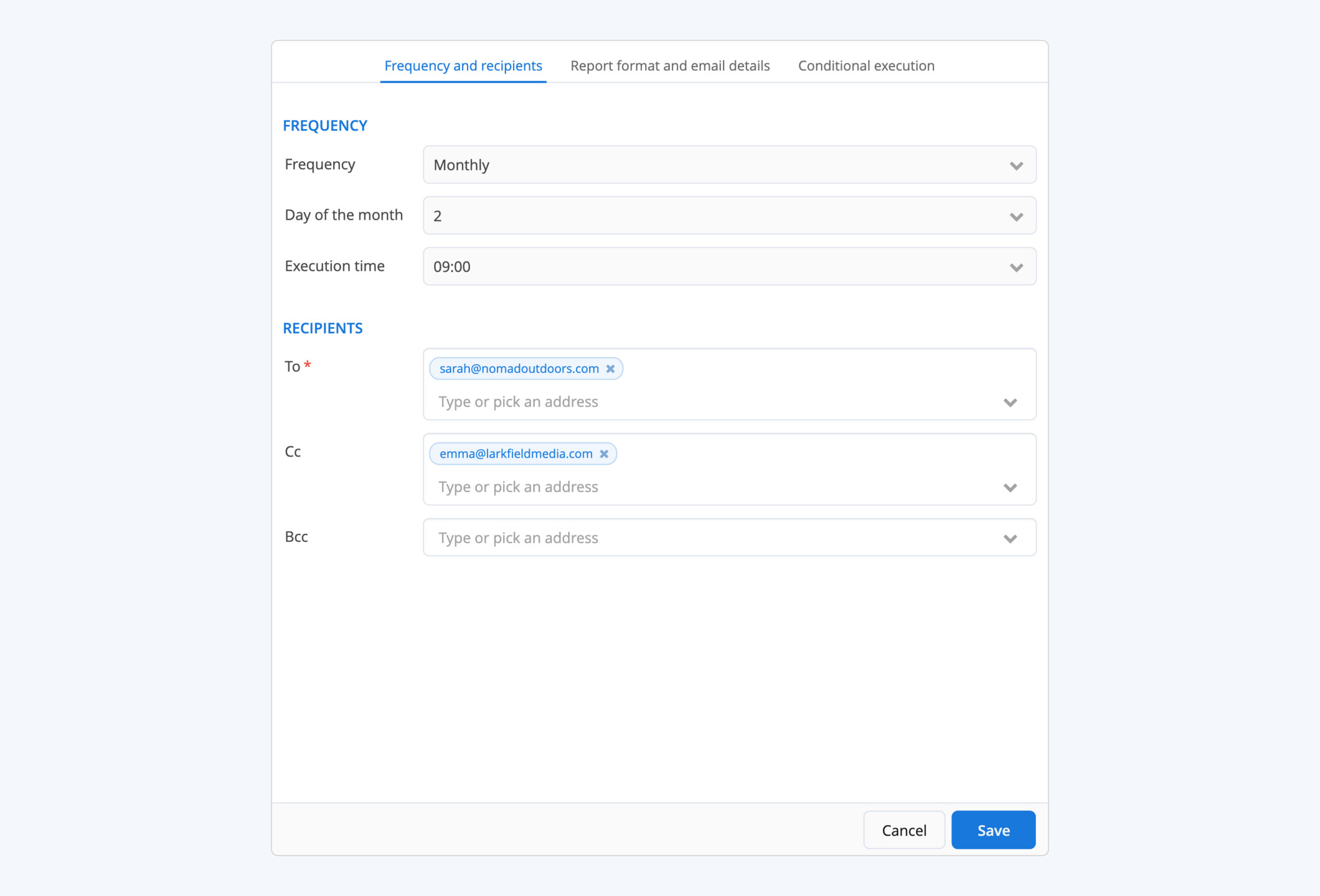 Scheduling a report every month on day 2 at 09:00, with the client as recipient and the agency in copy