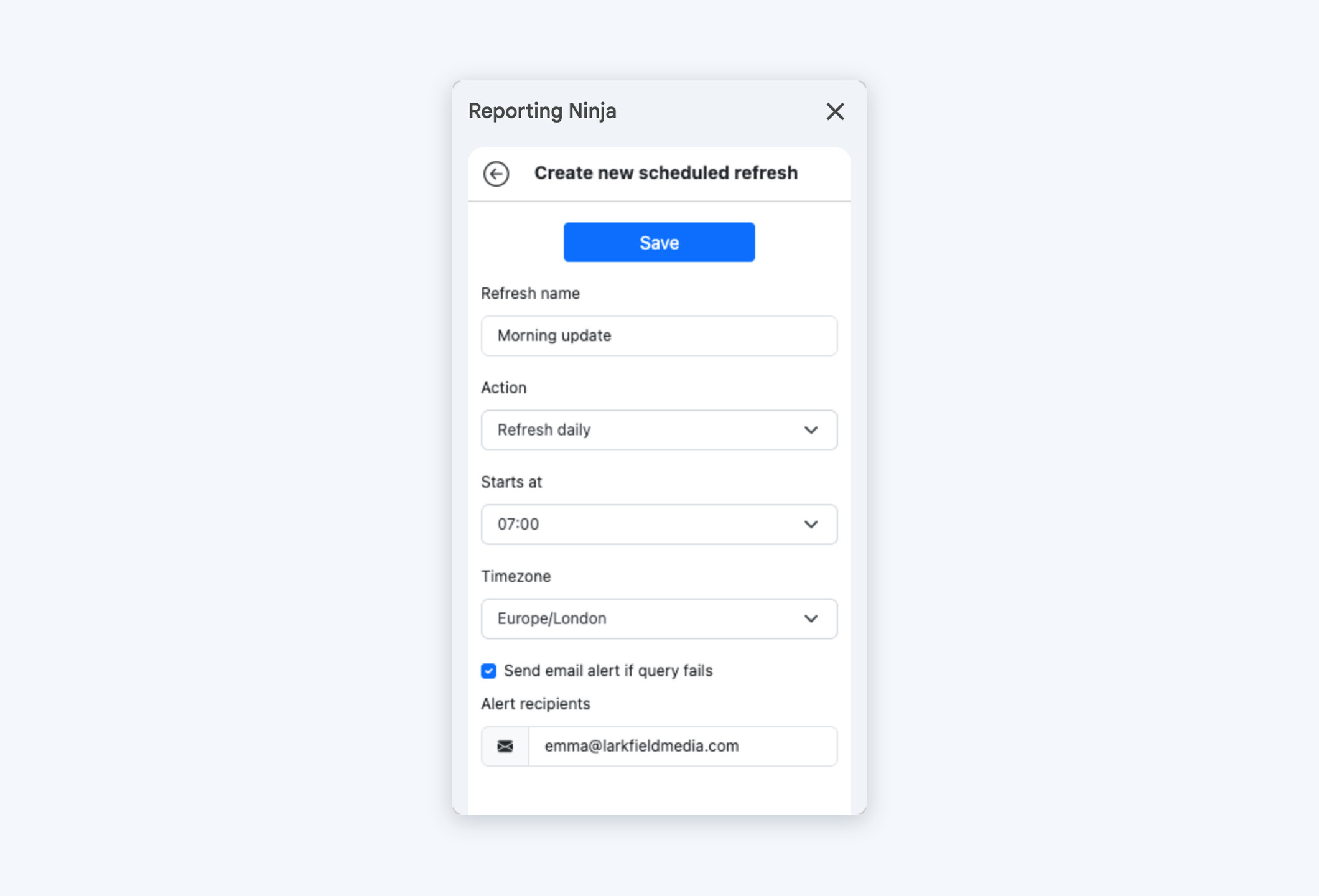 Scheduled refresh settings: daily from 07:00, with an email alert if a query fails