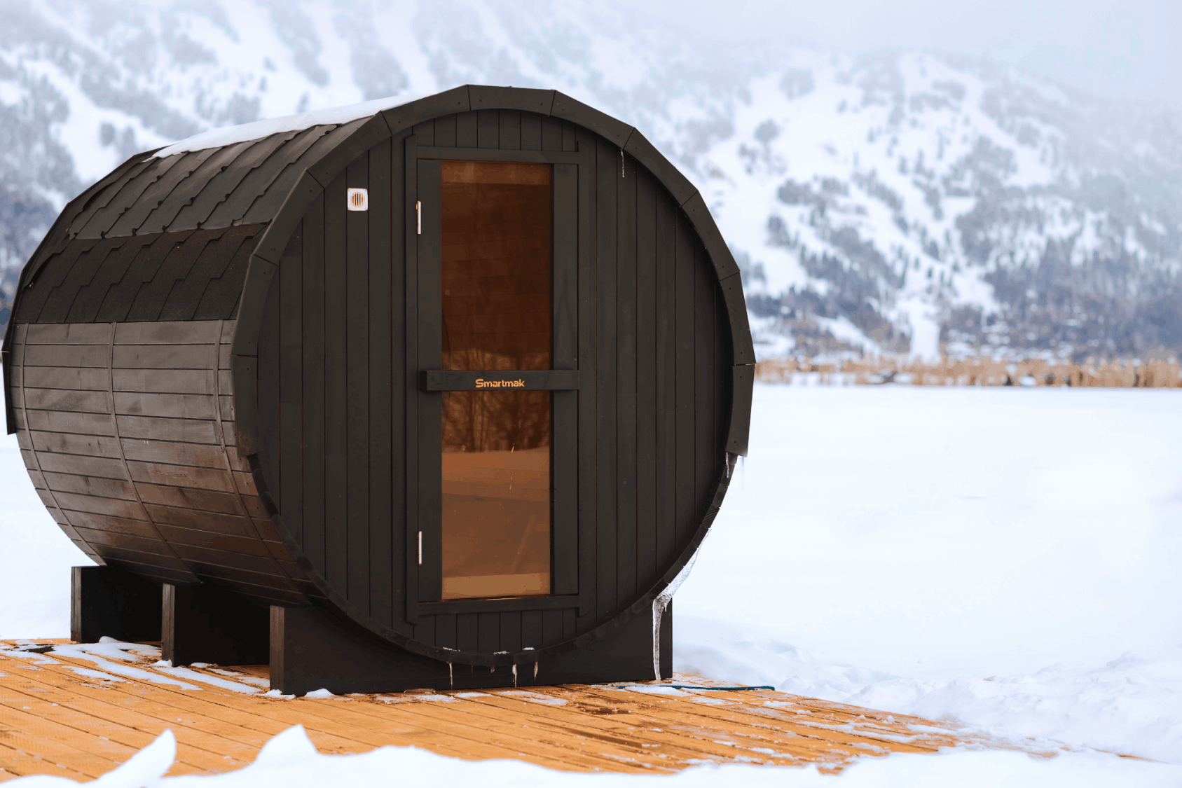 extreme skiing photo on a steep hill