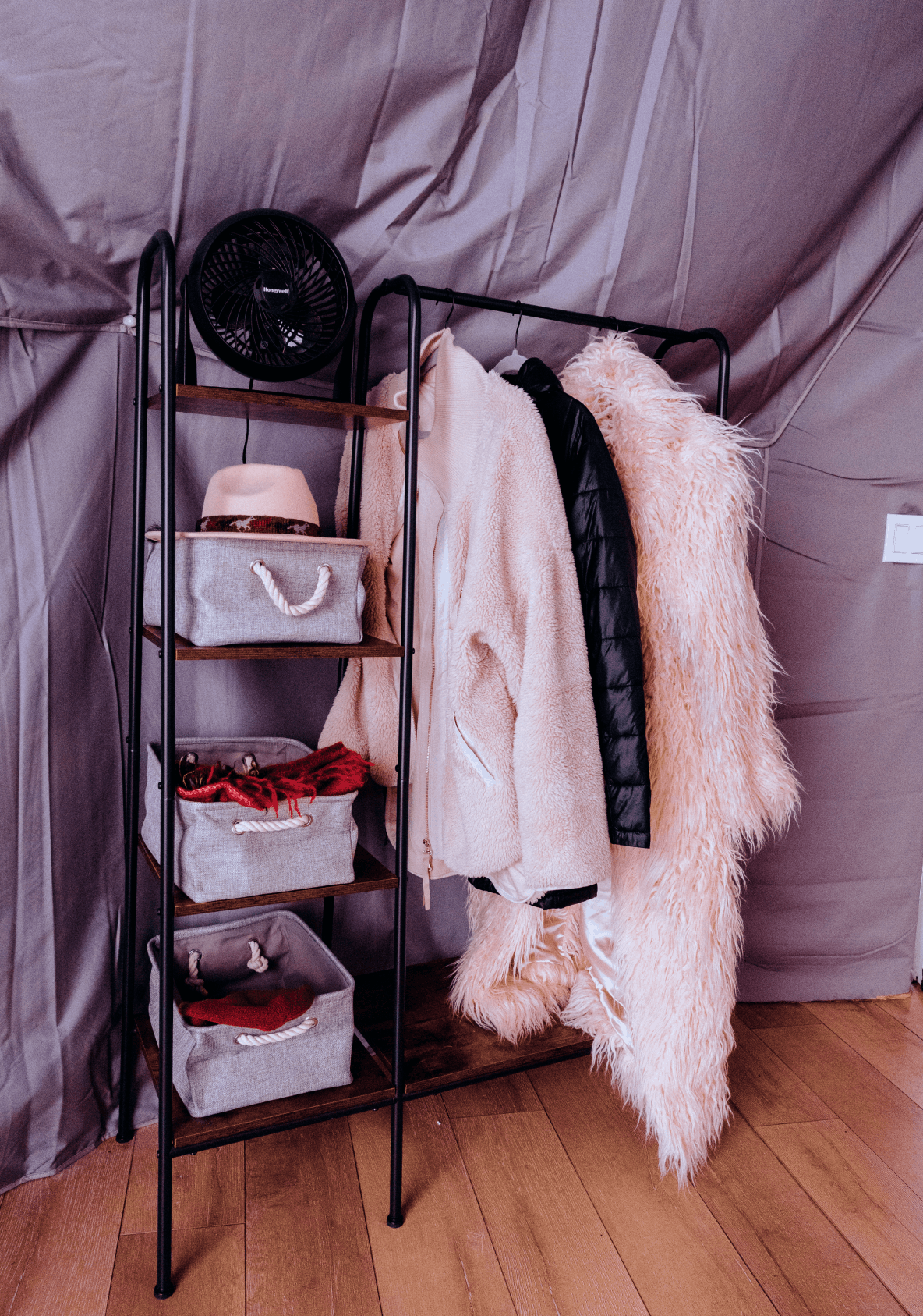 Bunk bed in geodesic dome
