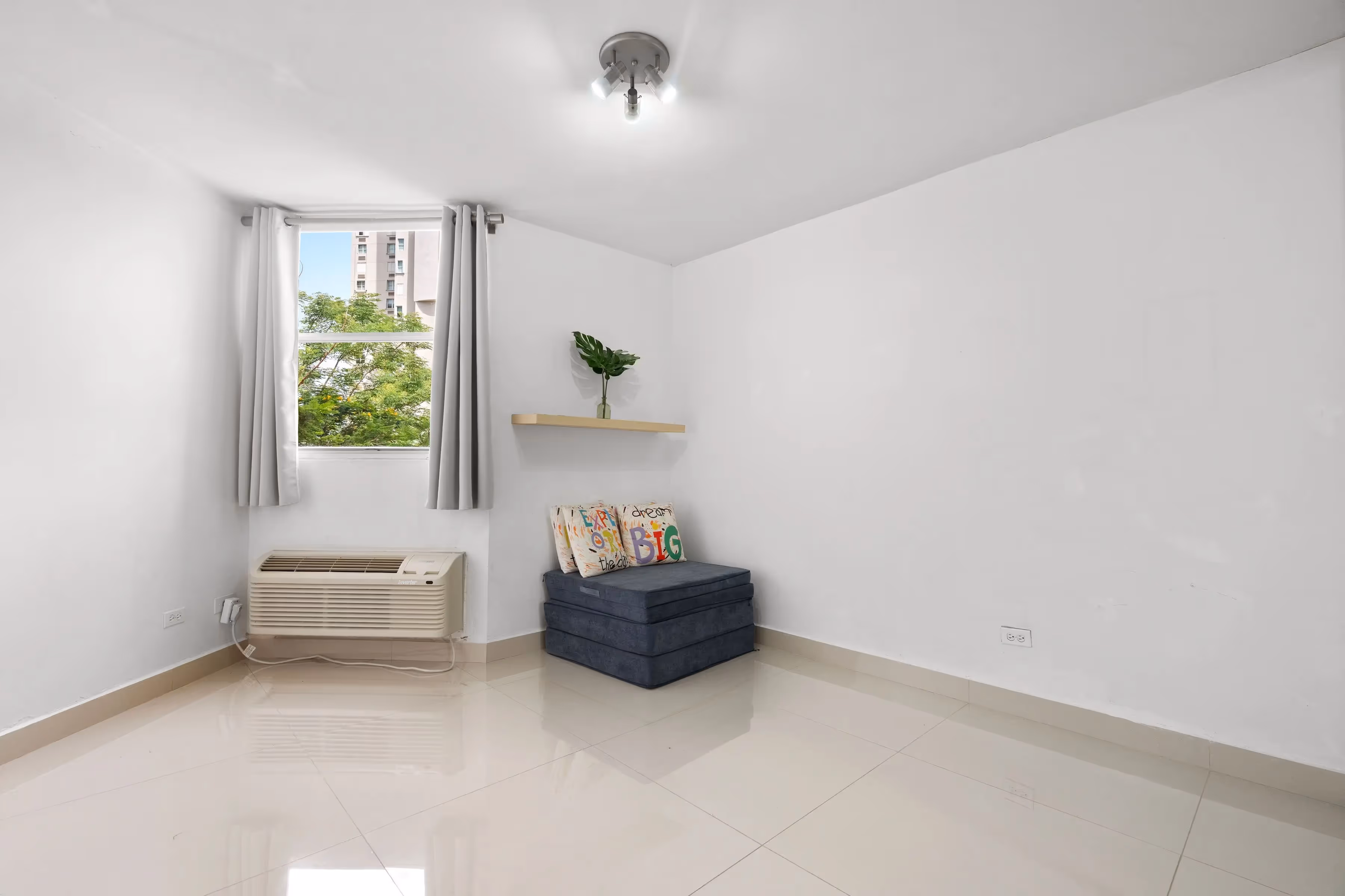 Condo with access control in San Juan