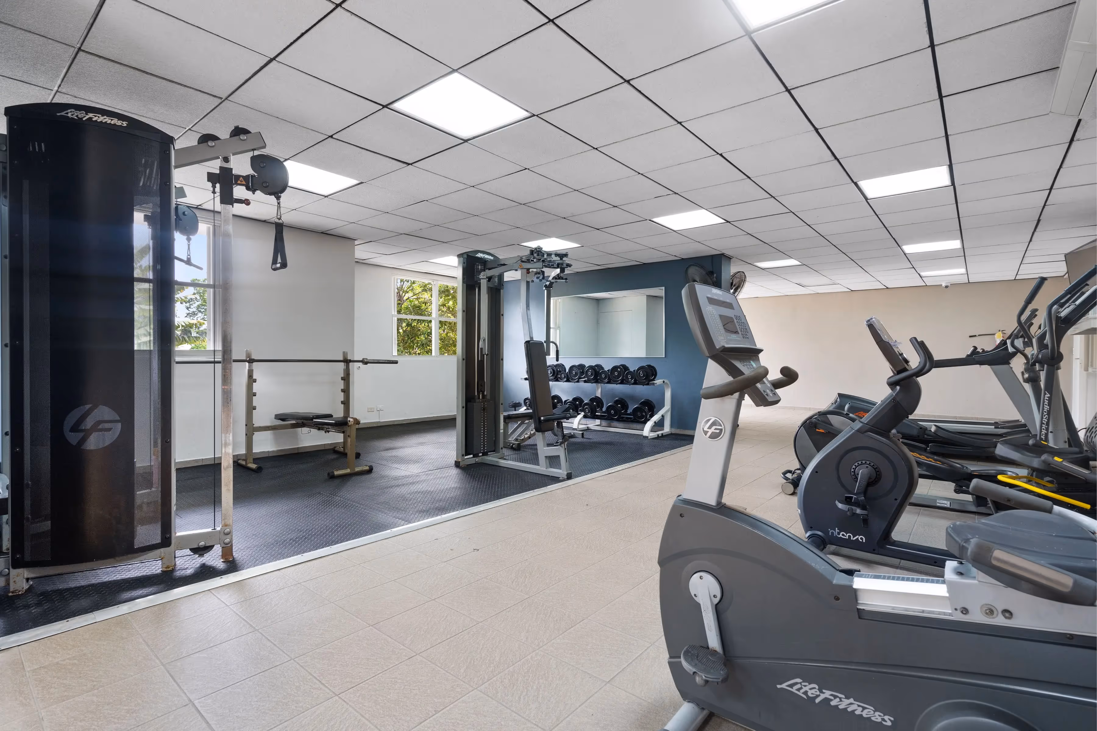 San Juan condo with easy access to business district