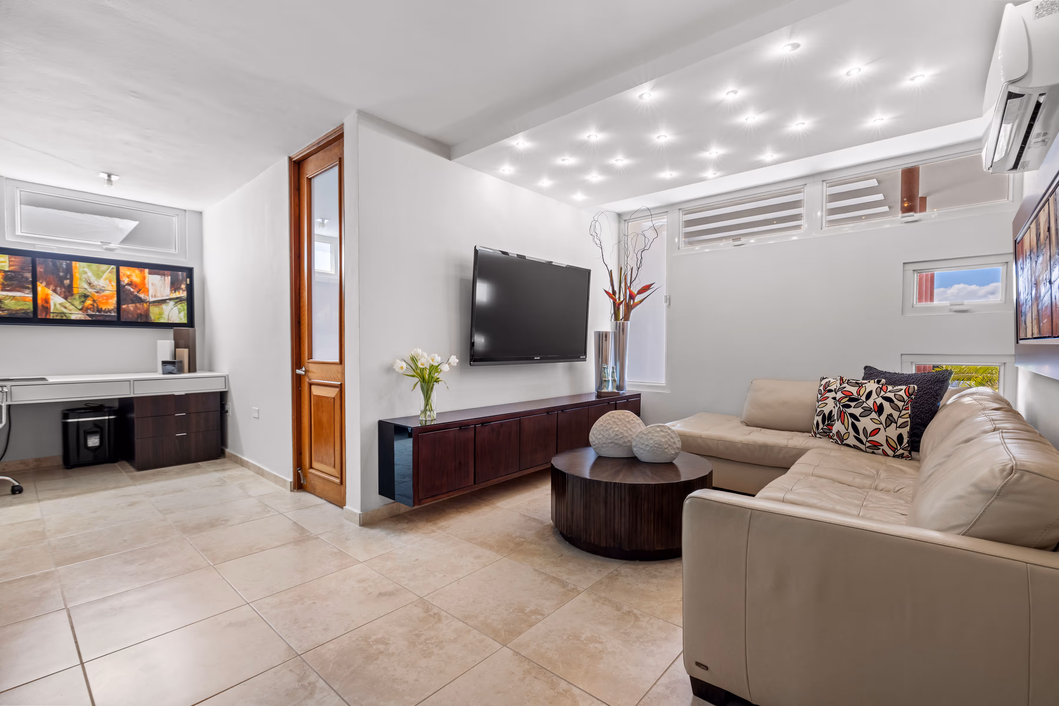 Elegant bedroom with a plush bed, soft lighting, and a built-in seating area in a contemporary Villas Reales residence.