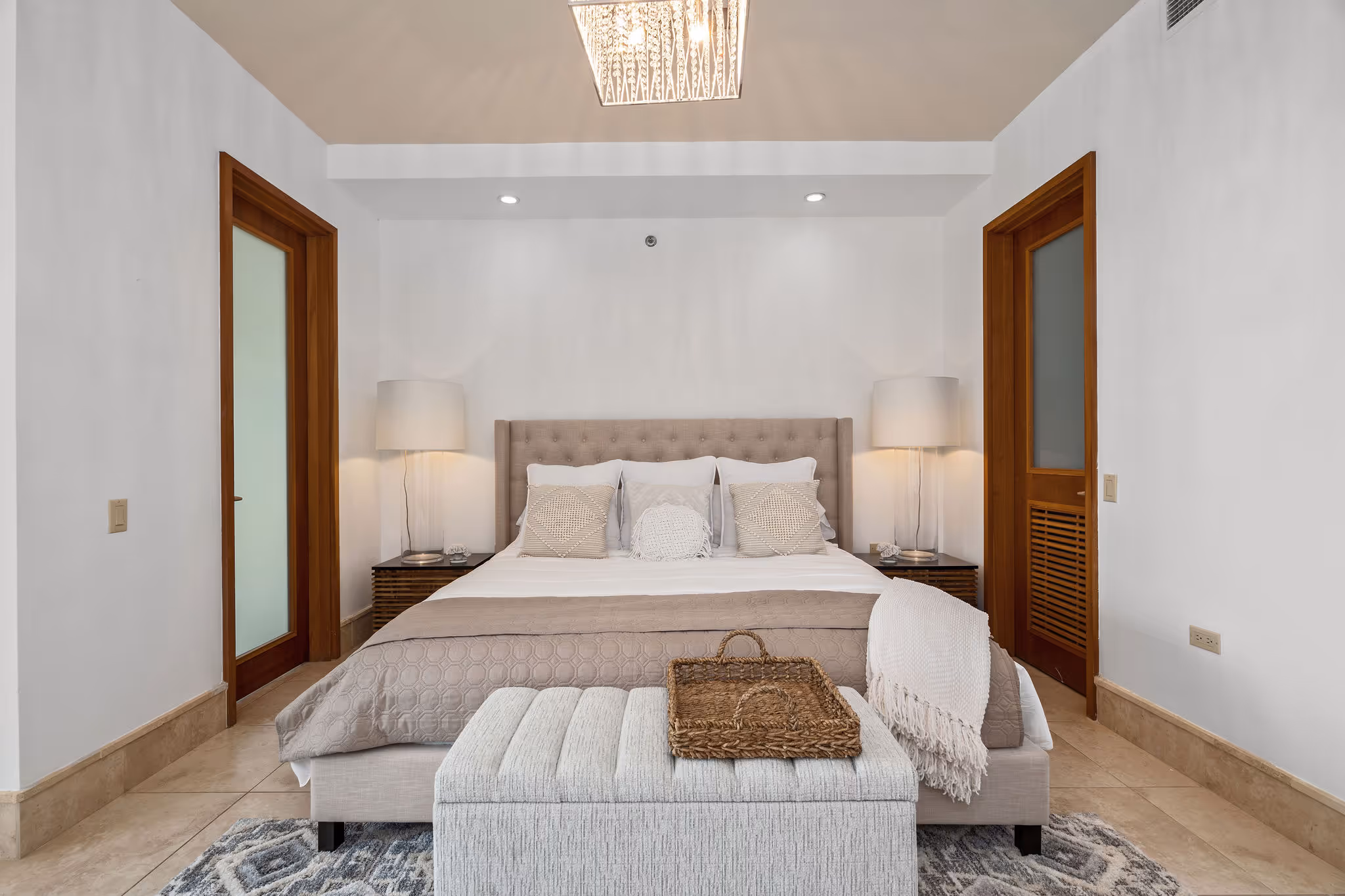 Primary bedroom with king-sized bed, modern décor, and en-suite layout at Plantation Village in Dorado Beach Resort