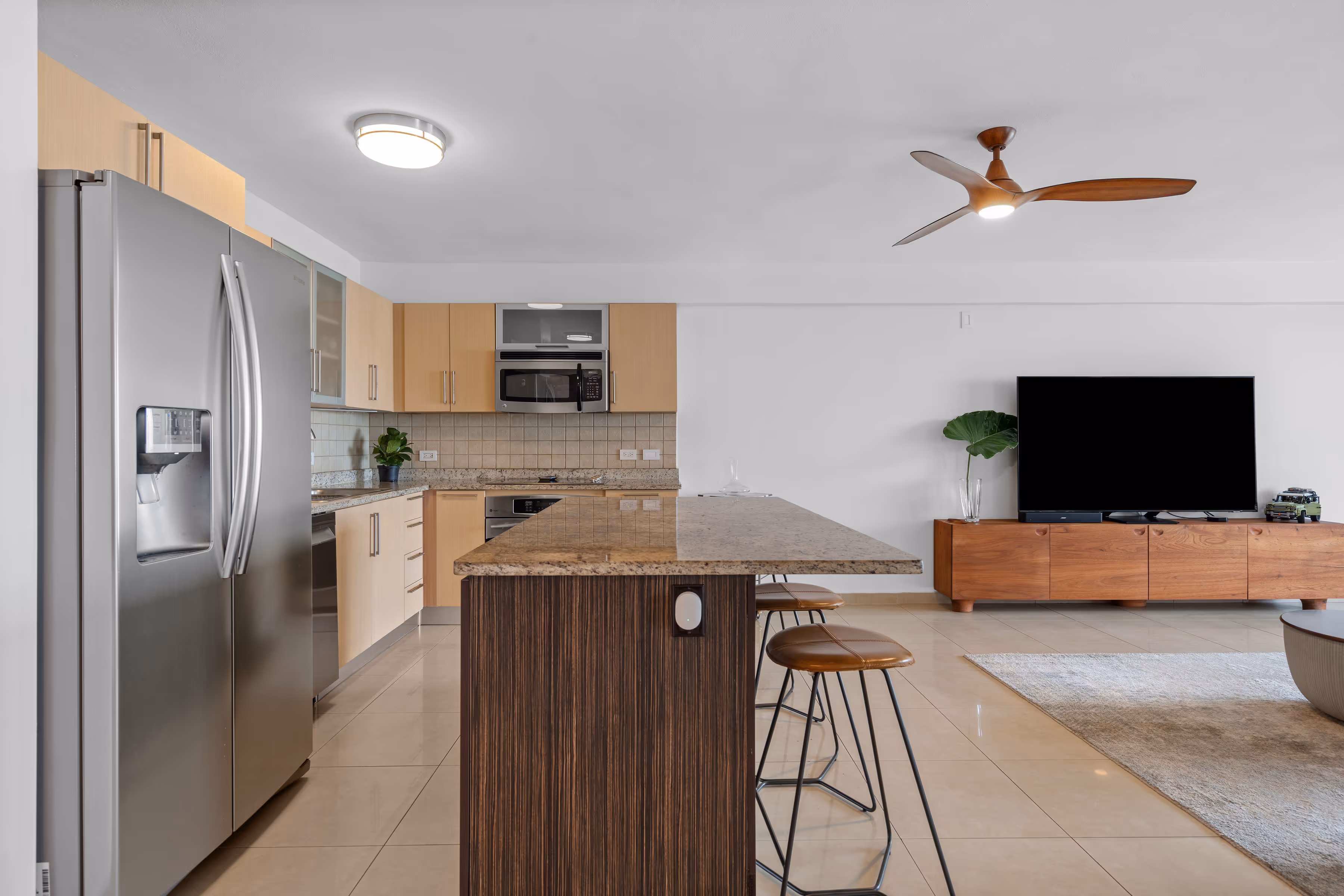 Spacious open-plan kitchen and dining area with city views in Santurce Art District