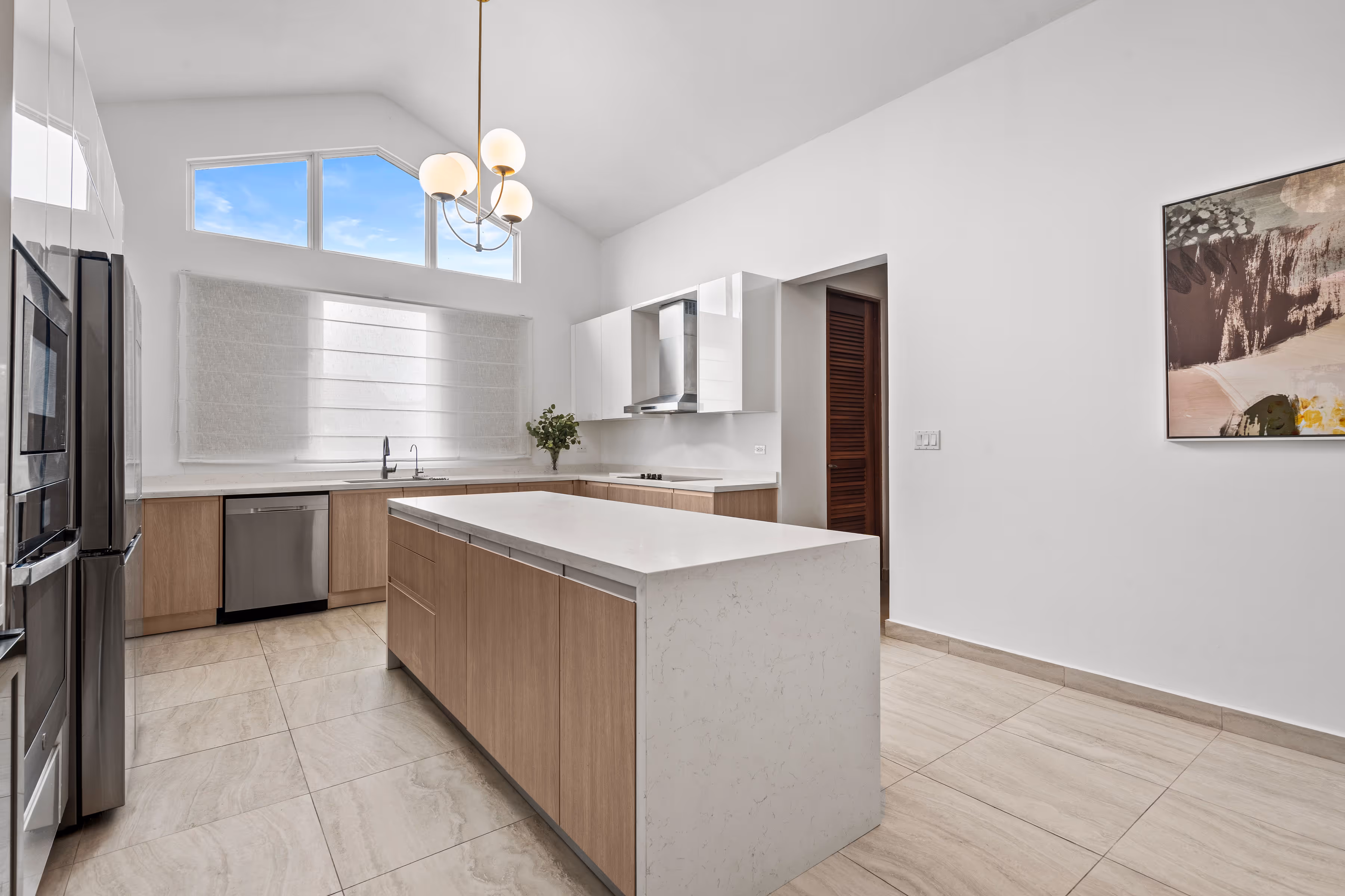 Four-bedroom residence with flexible floor plan