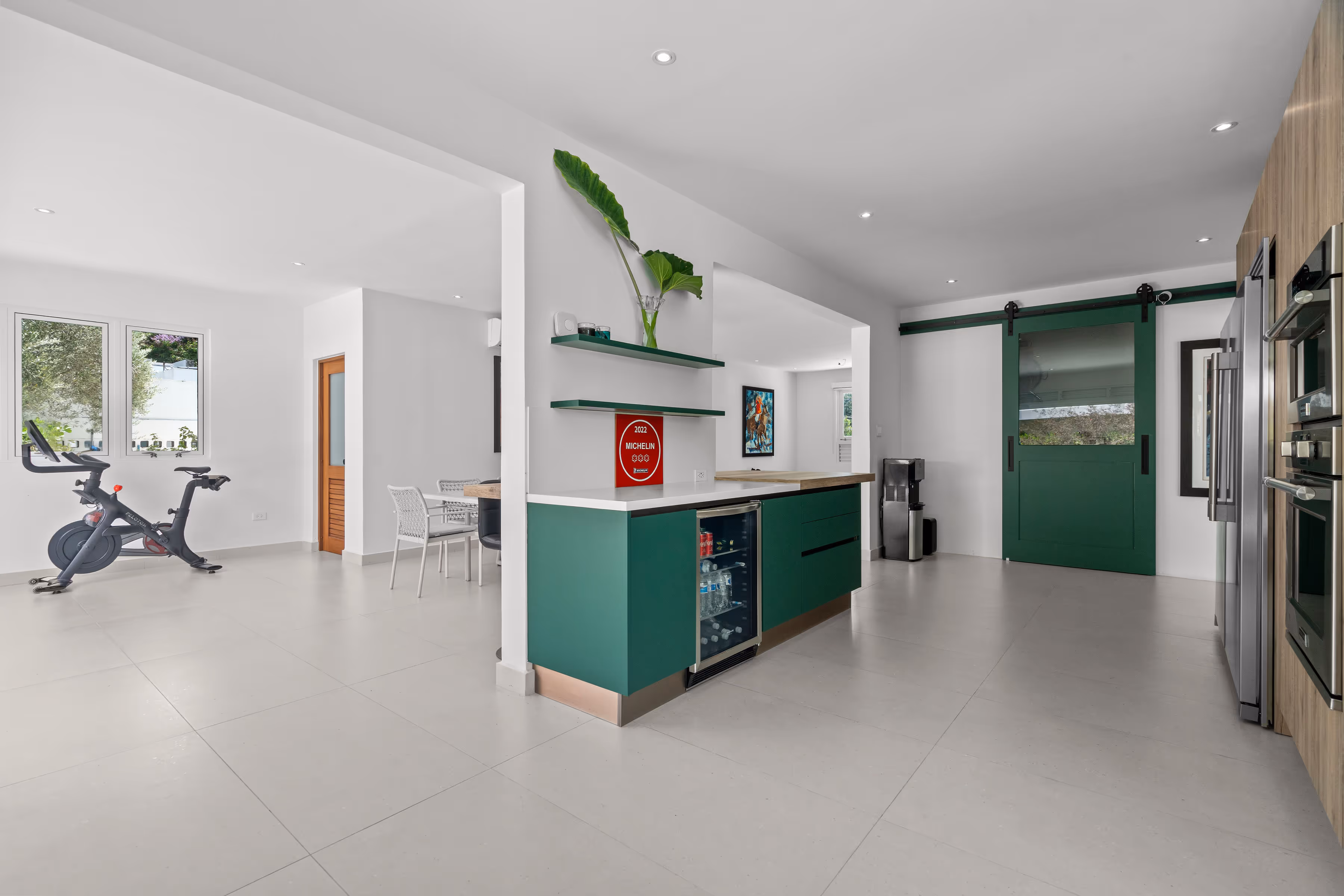 Residential neighborhood with gated security and quiet streets in Villa Caparra Norte