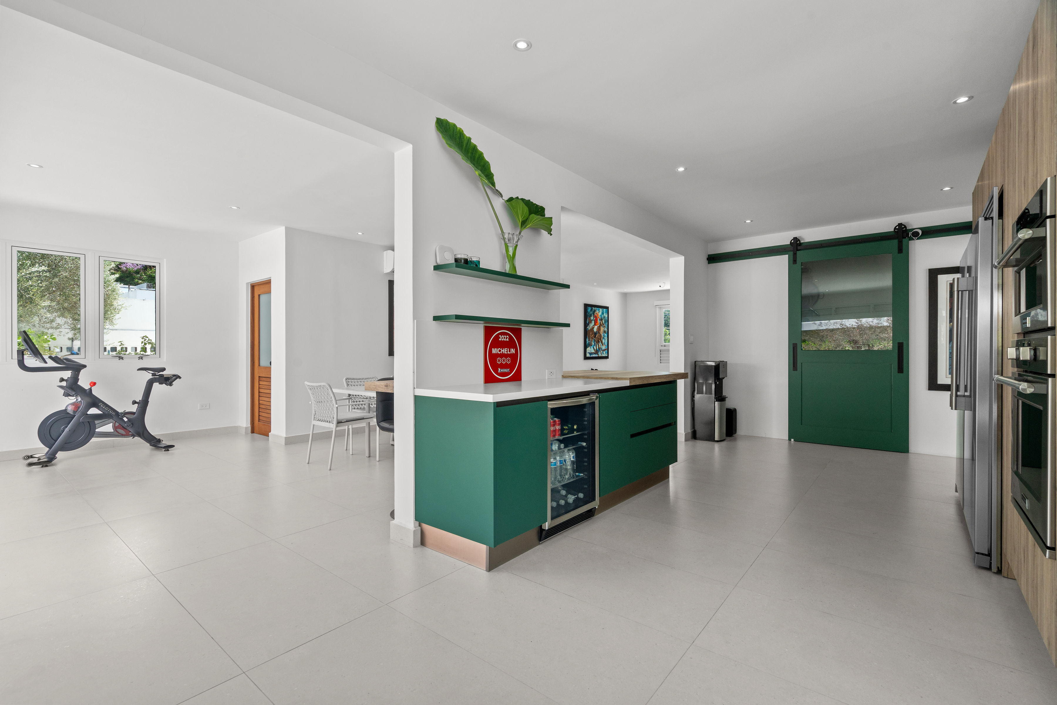 Residential neighborhood with gated security and quiet streets in Villa Caparra Norte