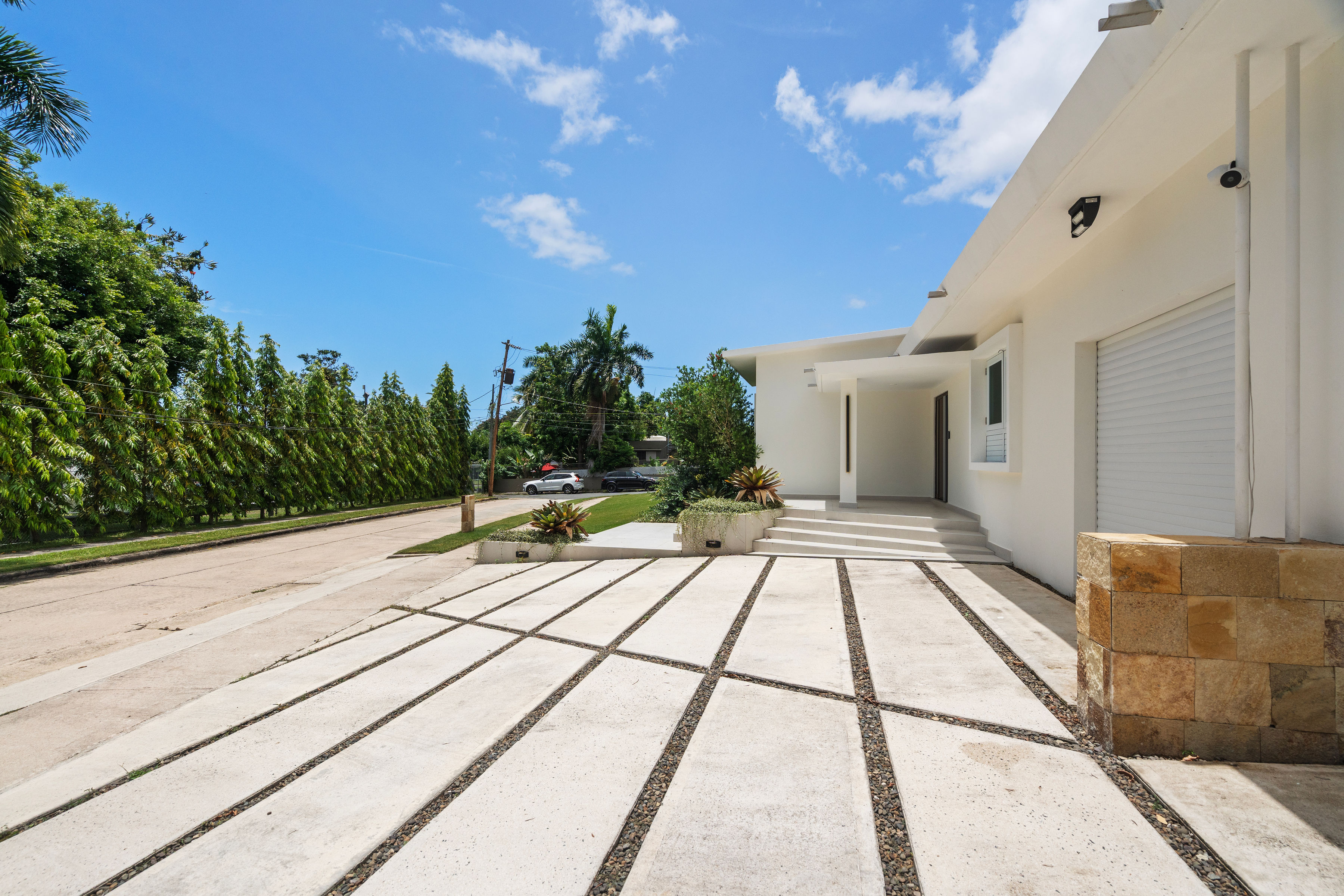 Single-level 3,045 sq ft residence designed by Francisco Porrata-Doria in Puerto Rico