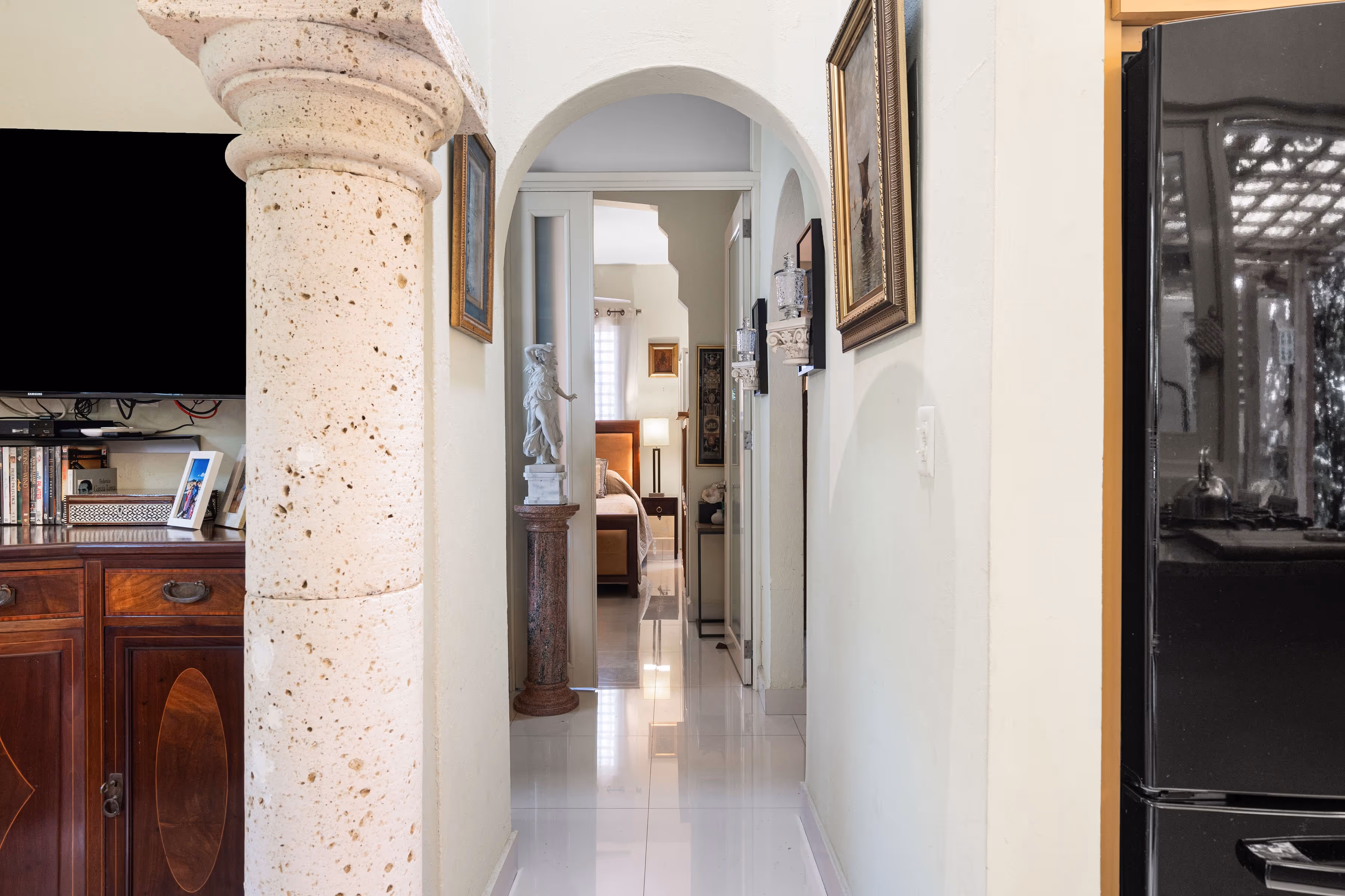 Private residence near Josefa Fontán park with serene garden views