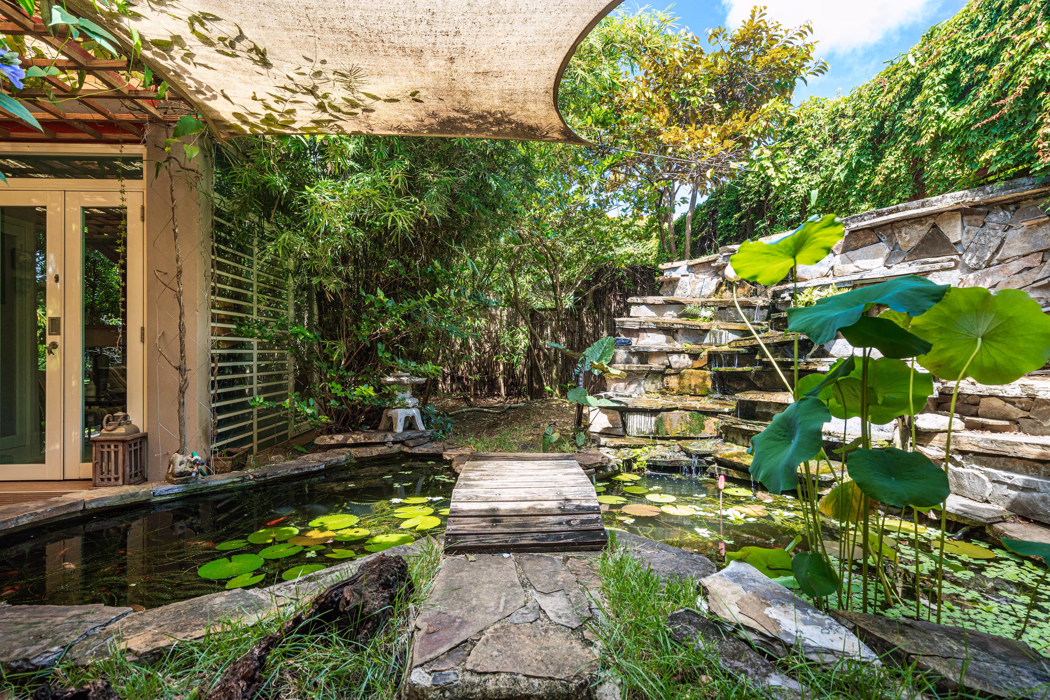 Contemporary living area in Roosevelt home with cozy ambiance