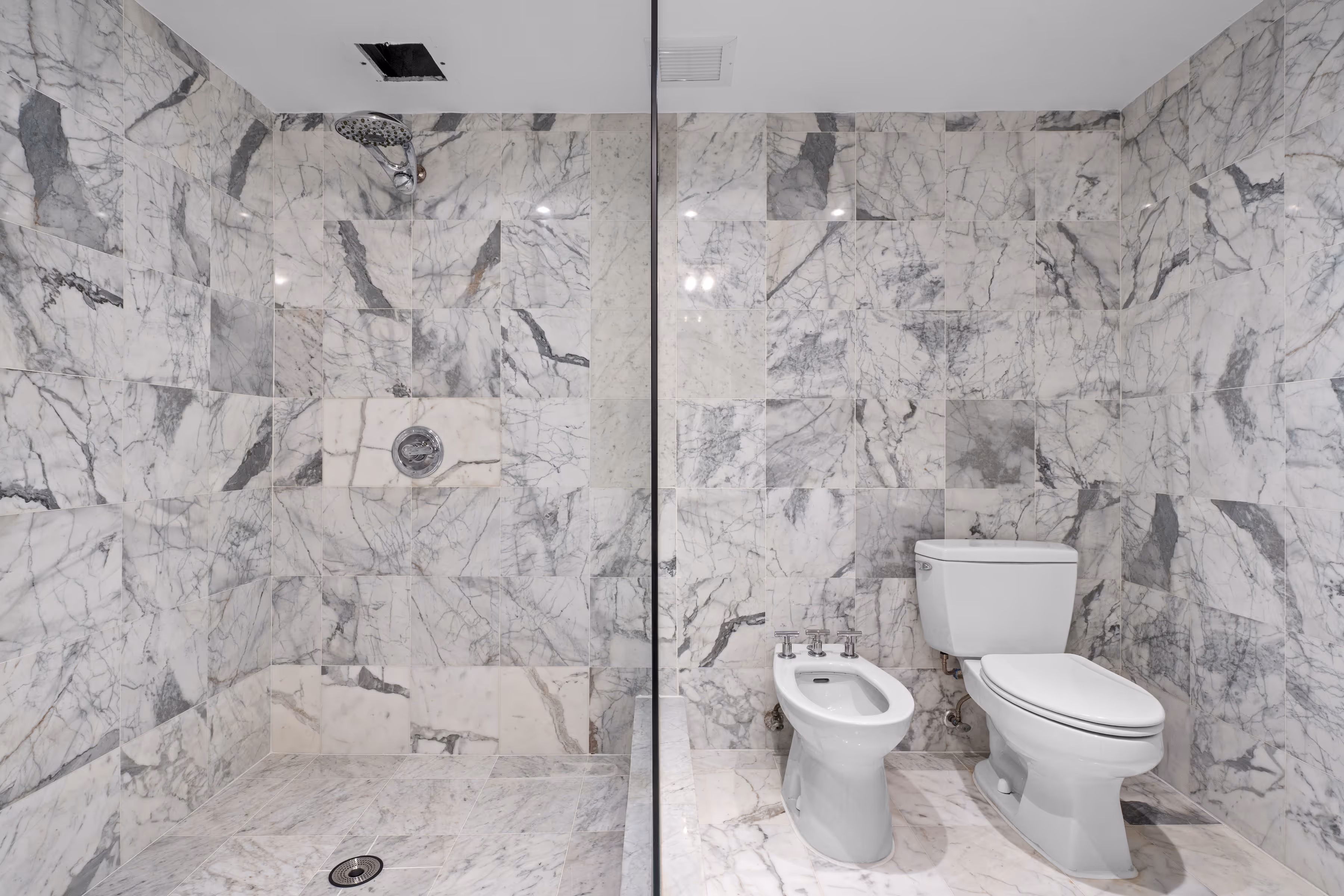 San Juan penthouse with high-speed fiber optic internet and modern amenities