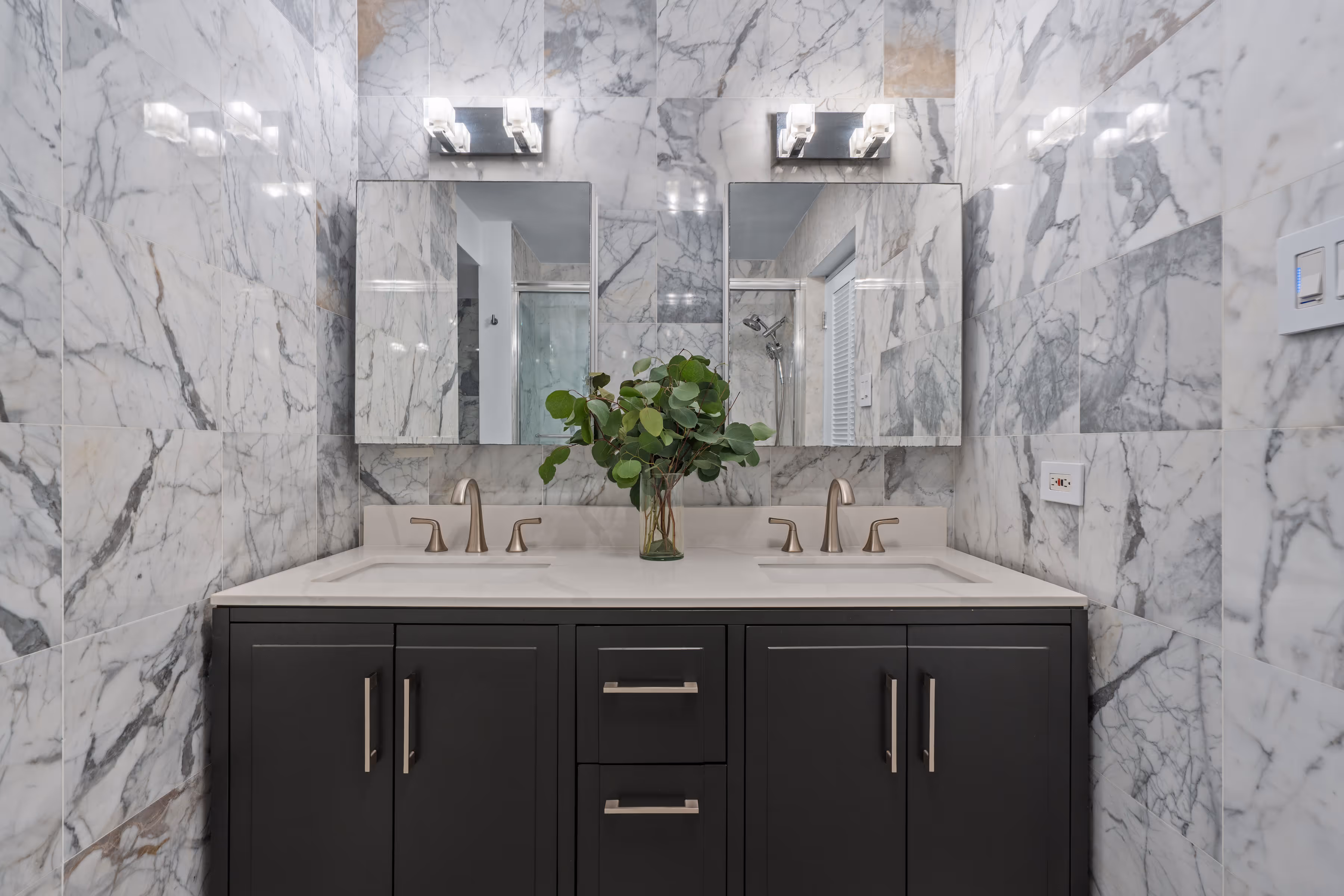 Luxury penthouse flex space ideal for library or study in San Juan condominium