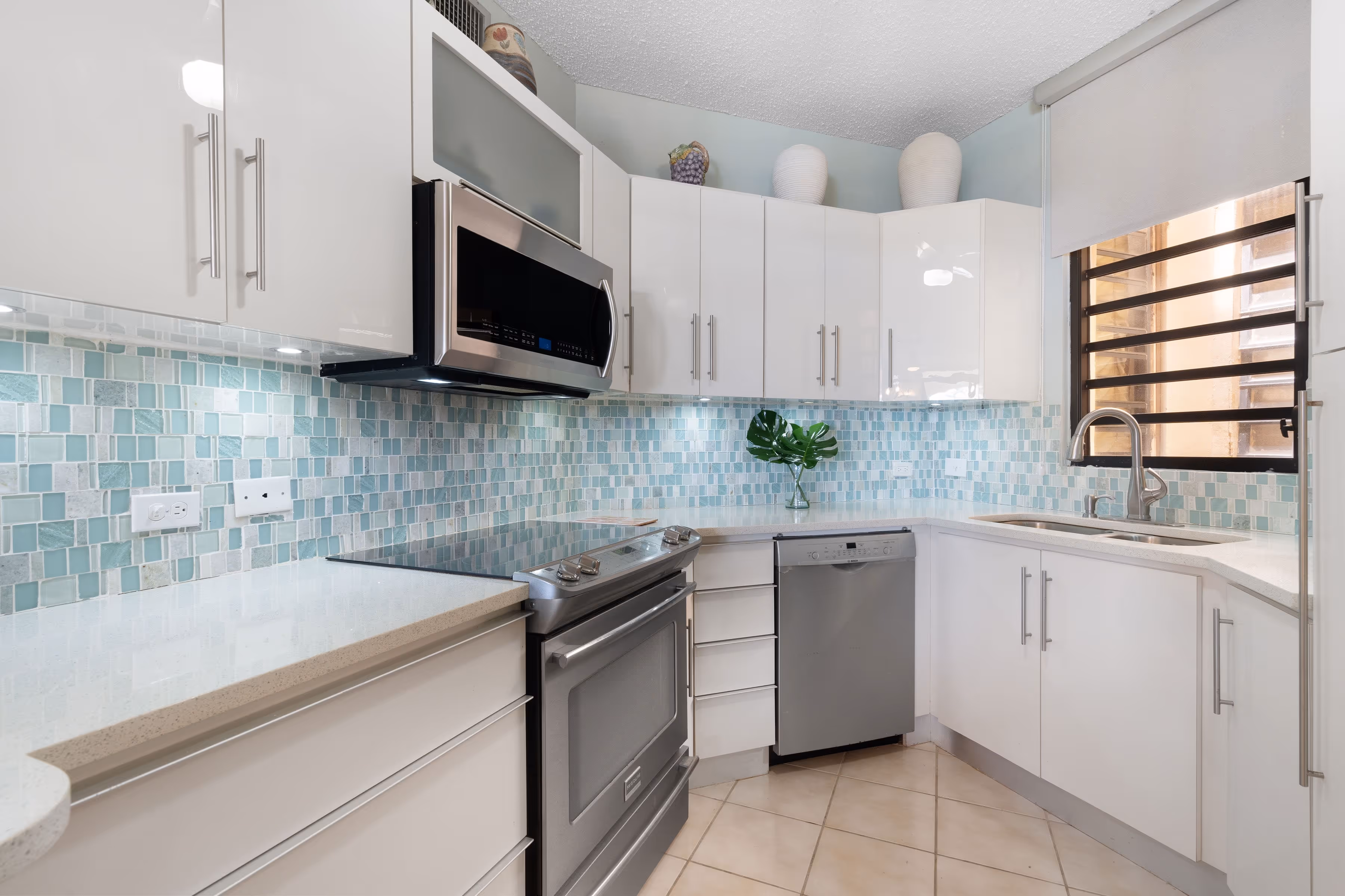 Modern Caribbean real estate with open-plan design