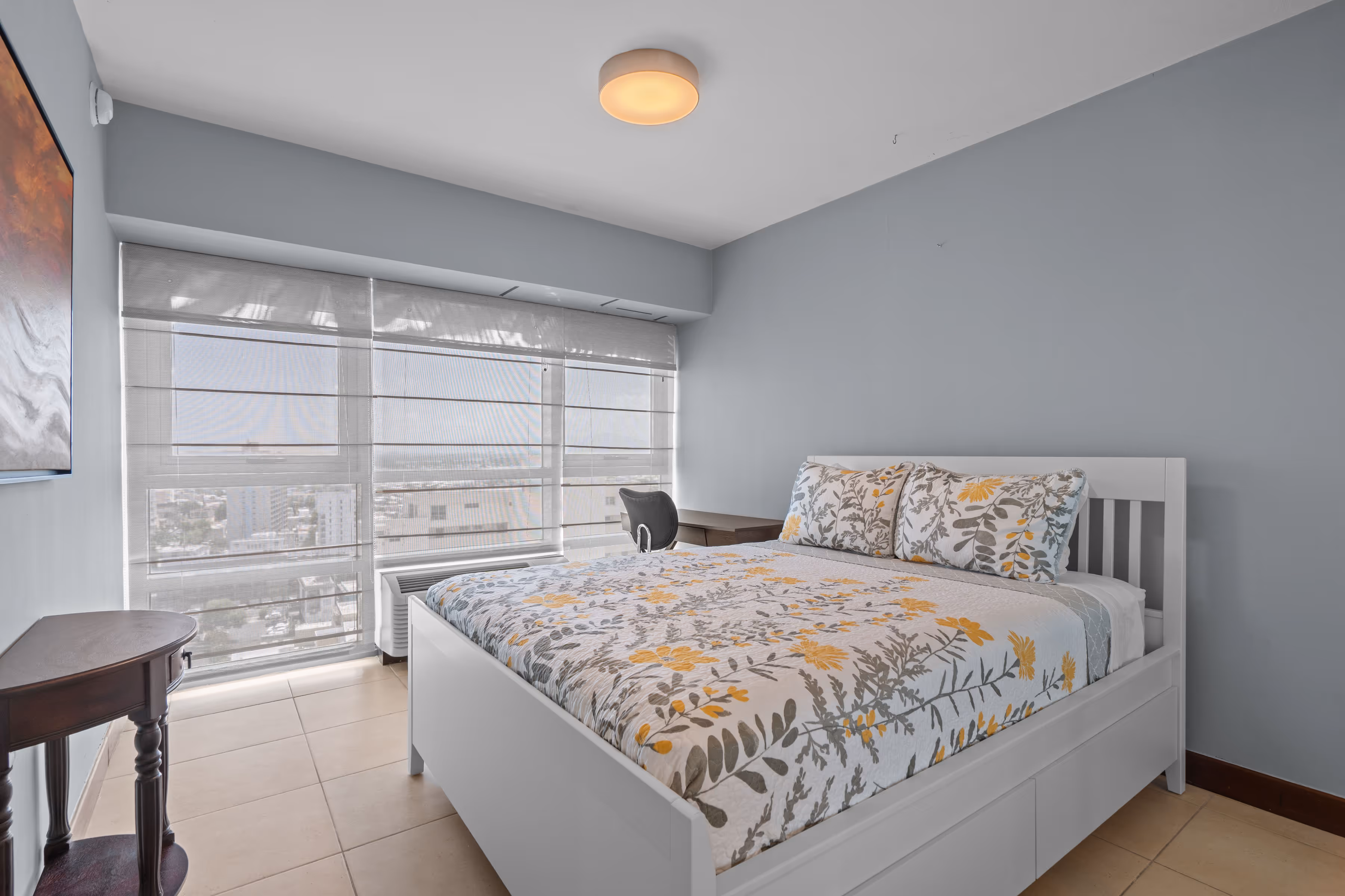 Gallery Plaza swimming pool with sun deck and children’s area in Condado