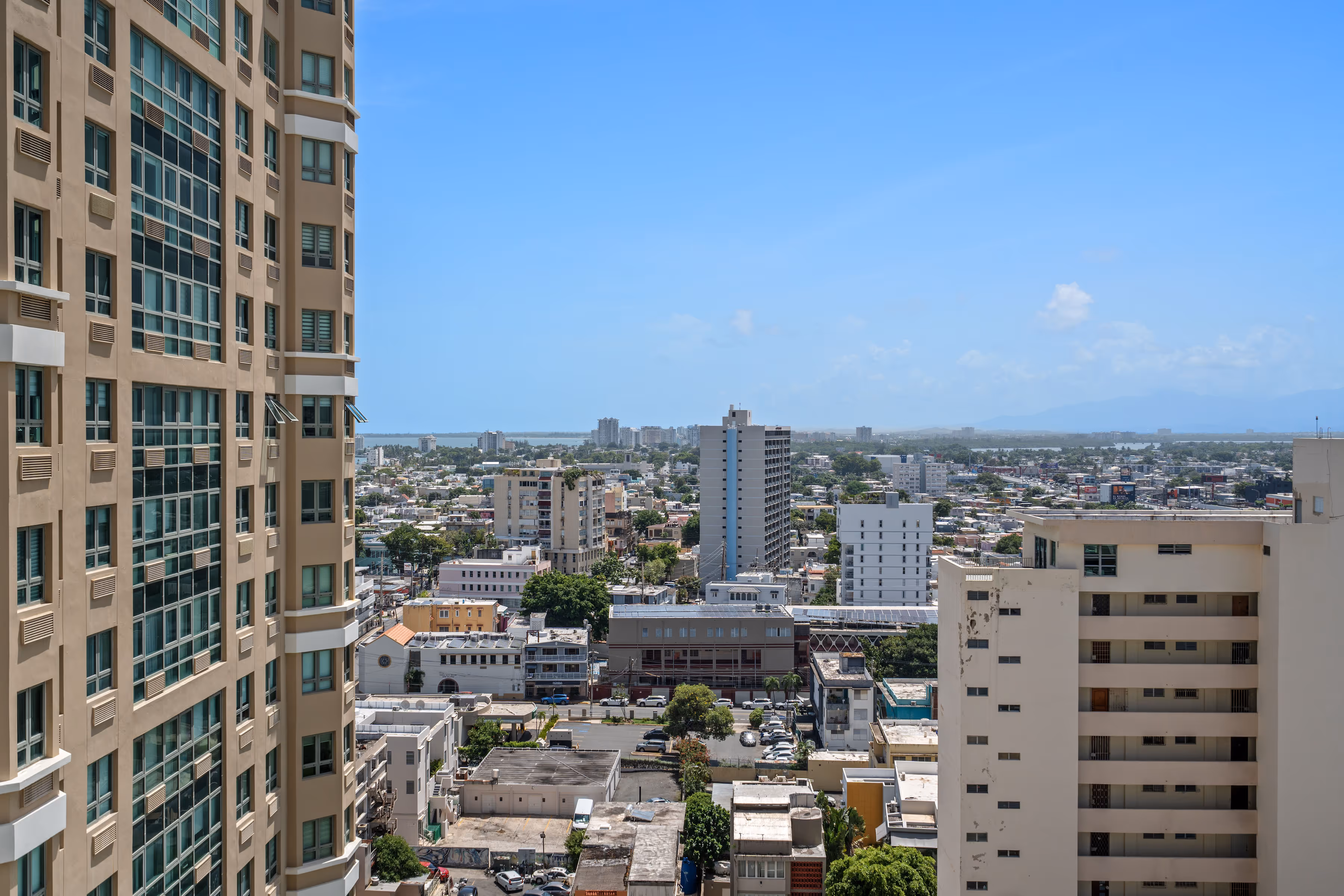 Calle Loíza restaurants nightlife and boutiques near Gallery Plaza San Juan