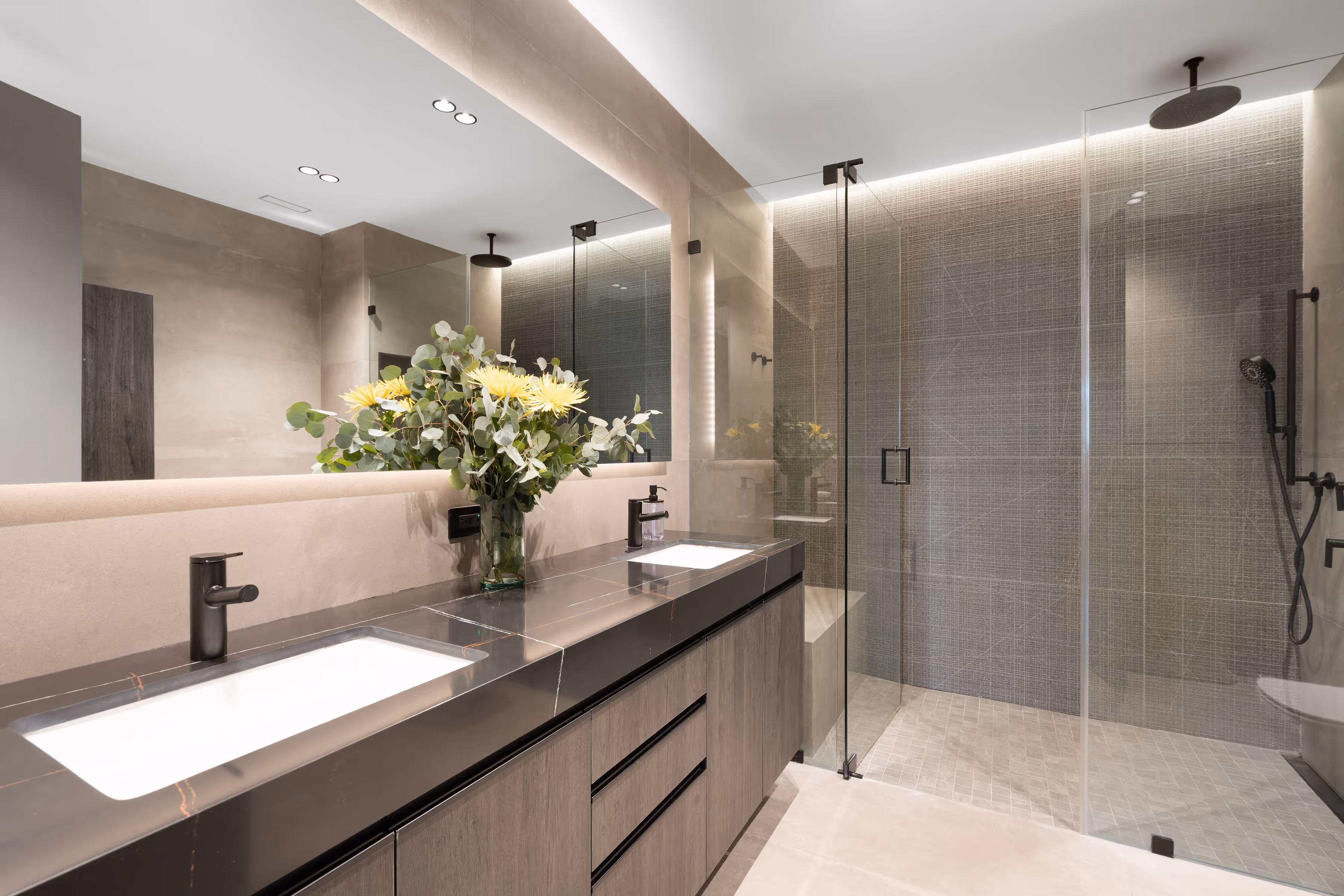 Private balcony with outdoor seating and lush palm tree views in Hato Rey