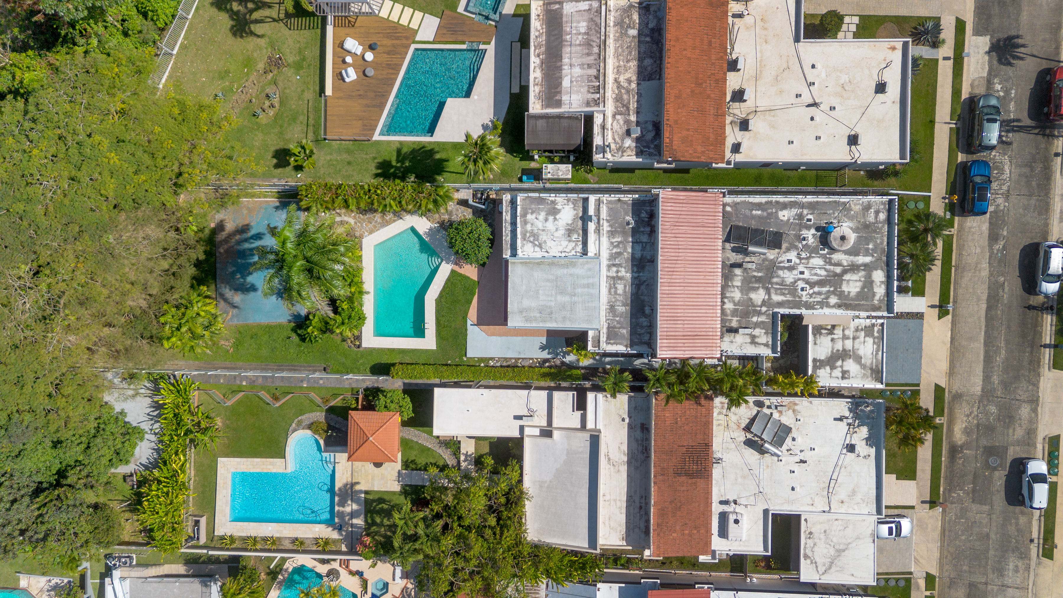 Aerial view of residential homes with private pools and large lots in Mansiones de Villanova
