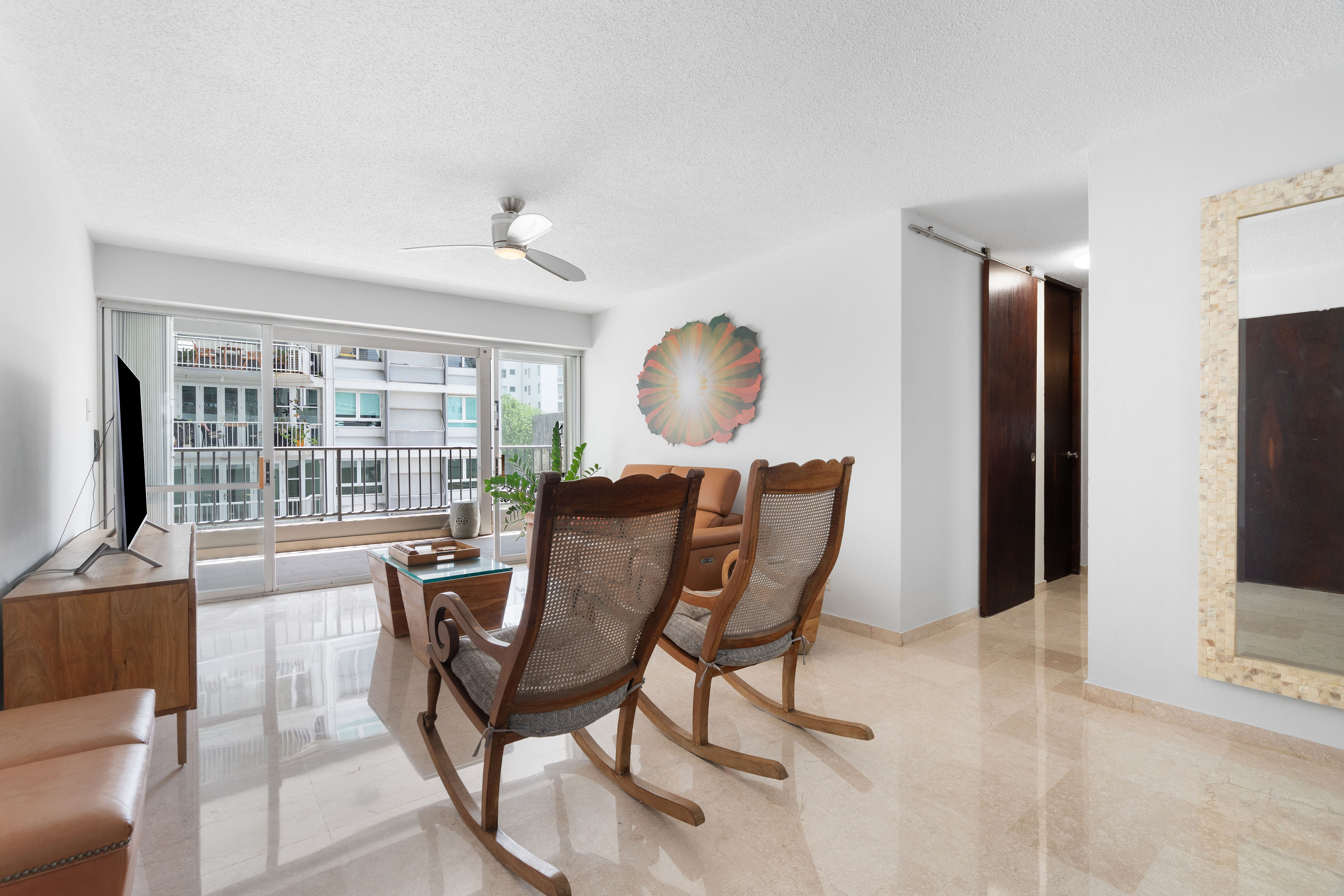 Kings Court 81 Condado | Bright living area with balcony access and open interior flow