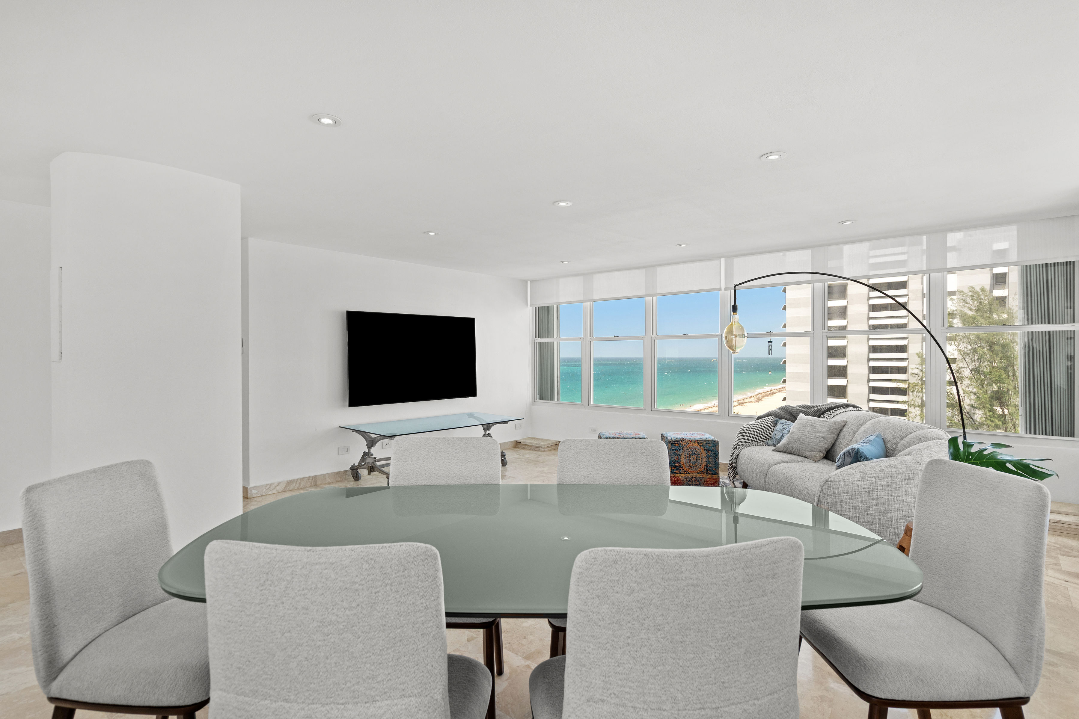 Las Olas Condado dining and living area overlooking the Condado coastline