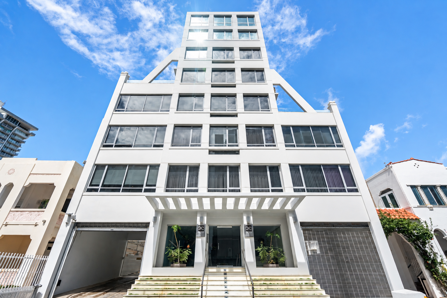 Casa Cervantes 2 | Street-facing view of the condominium building and main entrance