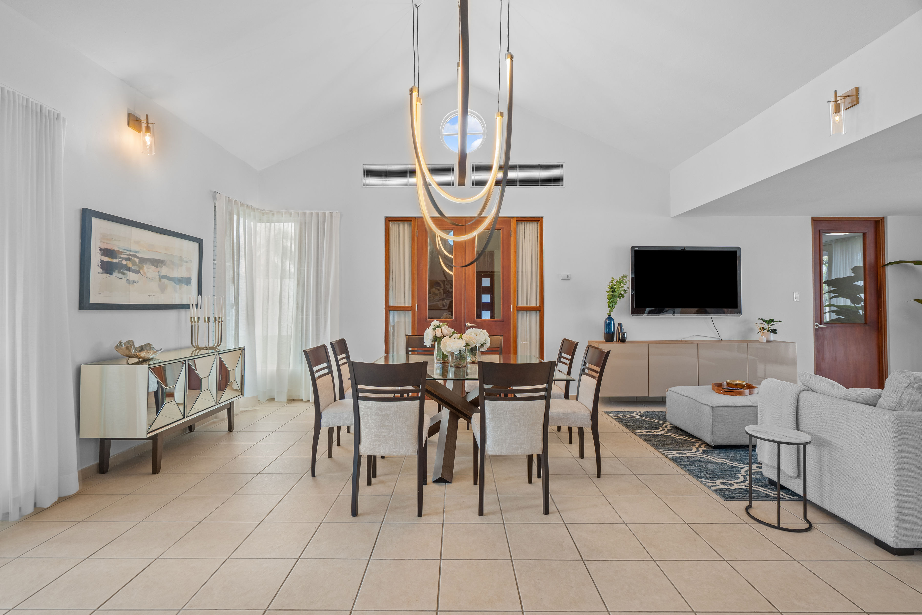 Sabanera Dorado 309 | Dining area with high ceilings and open connection to the main living spaces