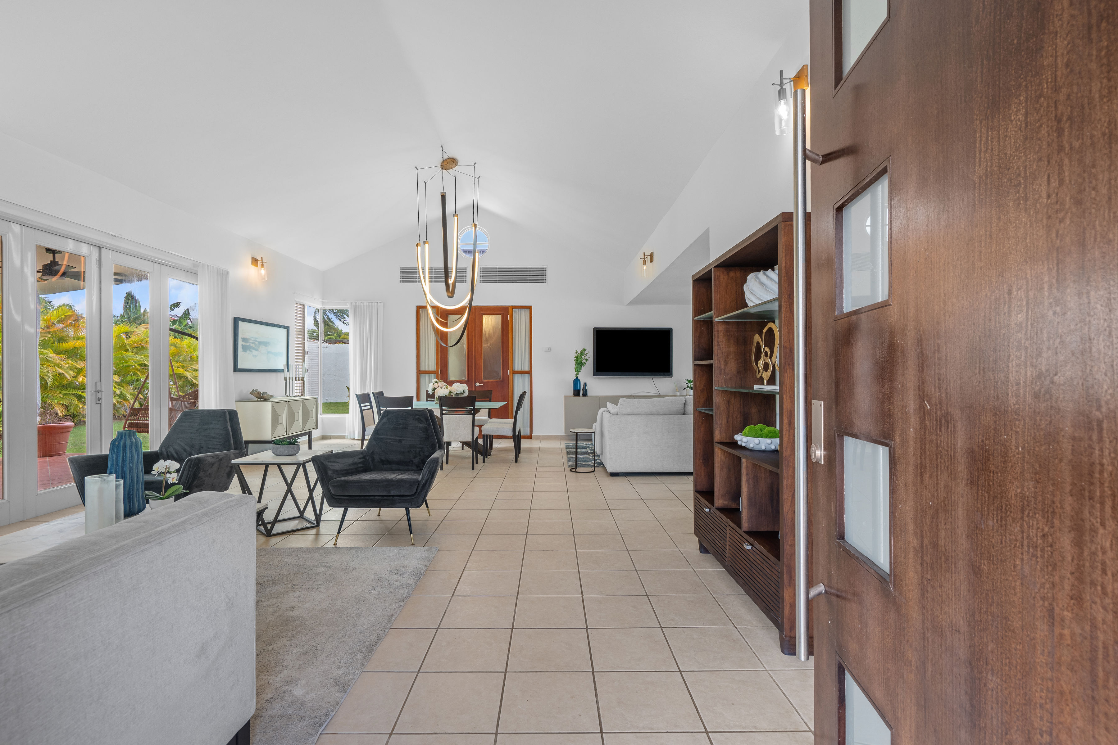 Sabanera Dorado 309 | Bright entry opening into the furnished living and dining areas