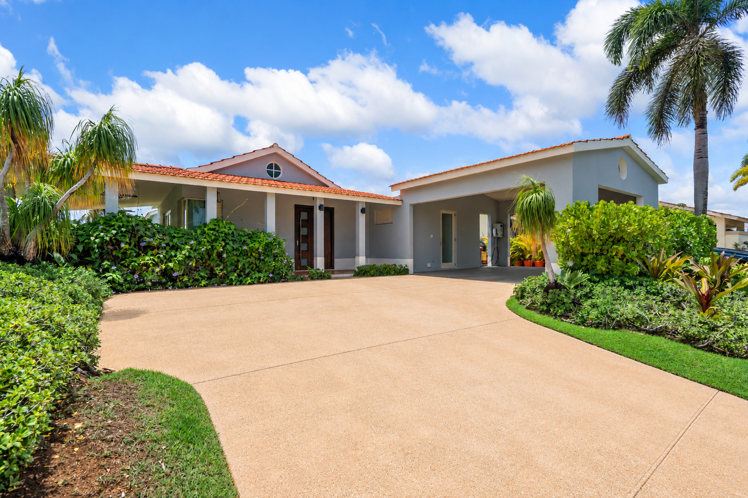 Sabanera Dorado 309 | Single-story residence with landscaped front garden and two-car garage