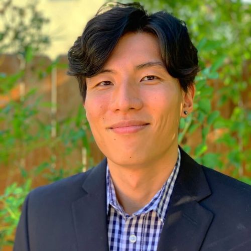 Expert college consultant sharing story about how he became authentic