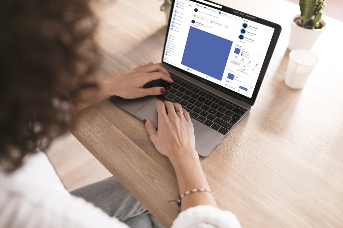 melissa and client happily discussing the client's needs on a couch