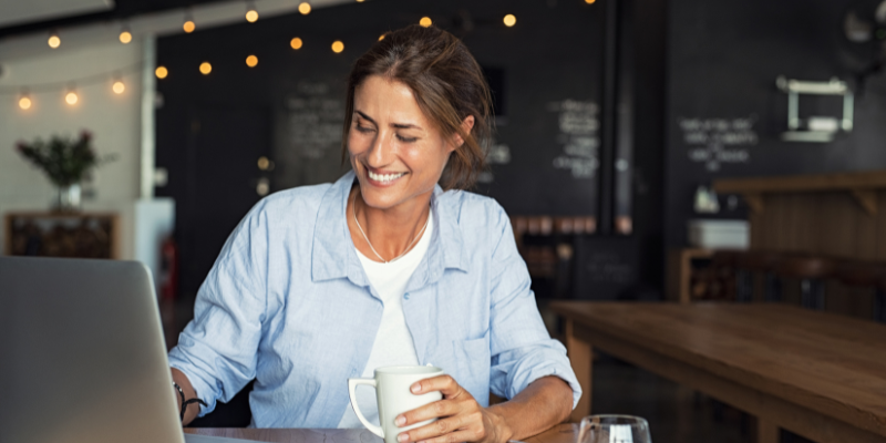 Small business owner discovering the best AI tools on her laptop