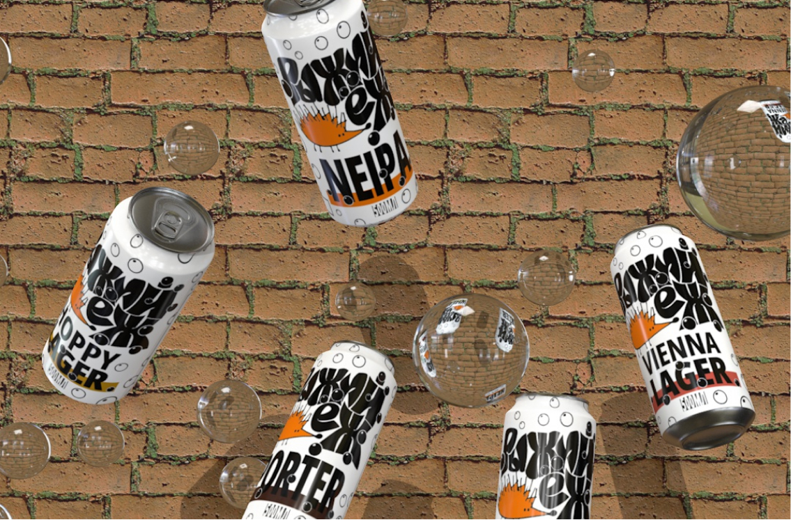 Алюминивые банки пива на фоне крпичной стены 