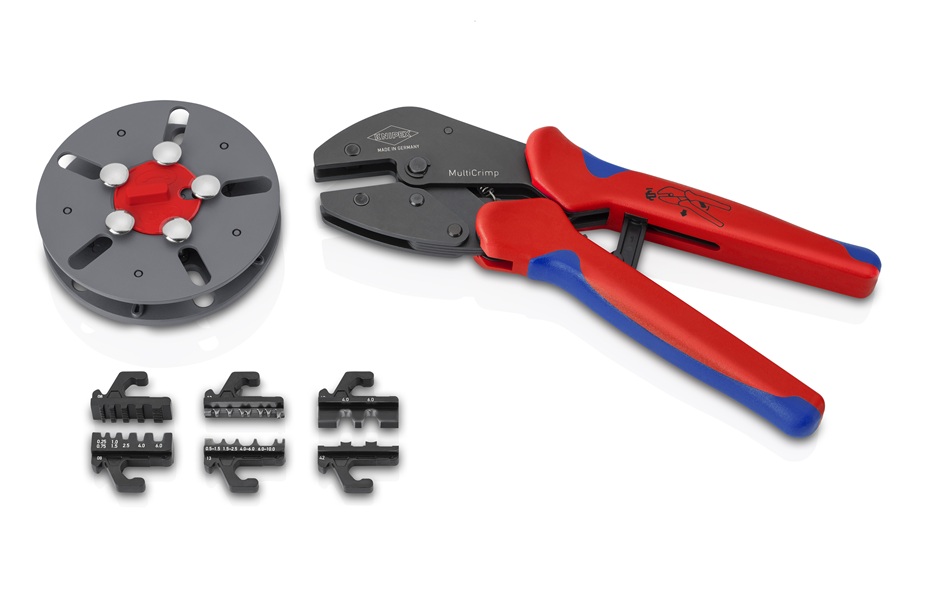 Blick auf die Crimpzange, die drei Crimpeinsätze und Verwendung mit Gürtelclip
