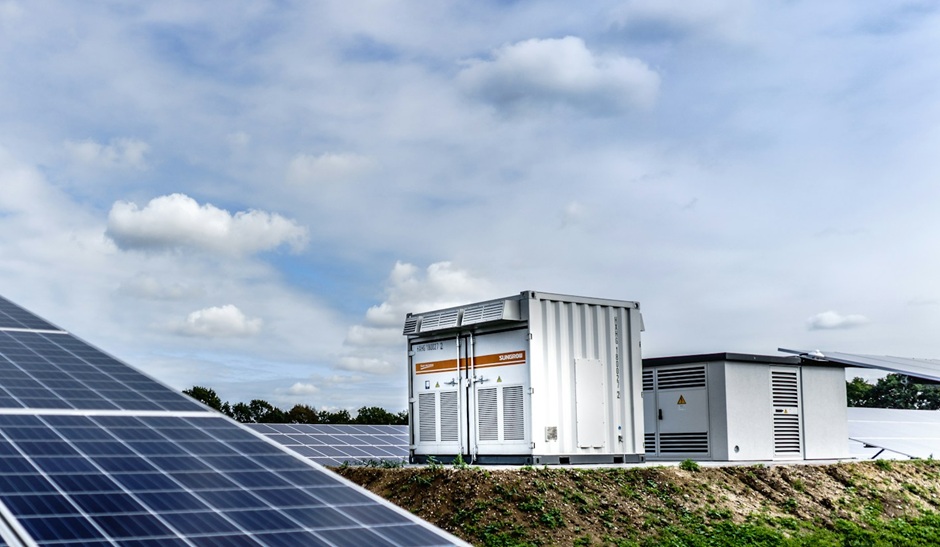 Symbolbild Energiespeicher mit PV und Energiezentrale