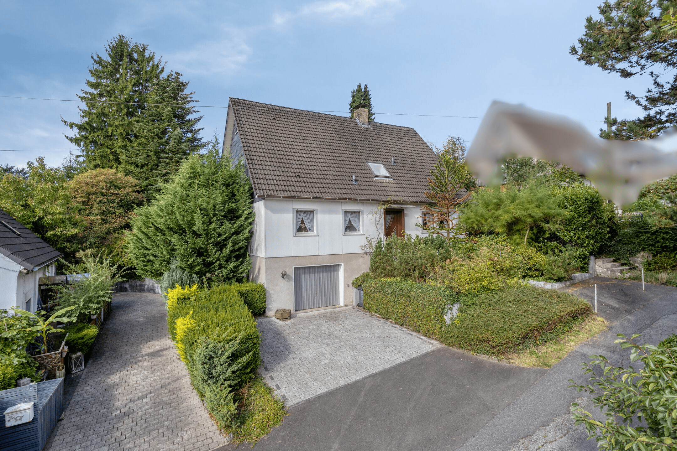 3.337 m² Grundstück! Freistehendes Einfamilienhaus, Nebenhaus & 6 Garagen in Bochums schönster Natur