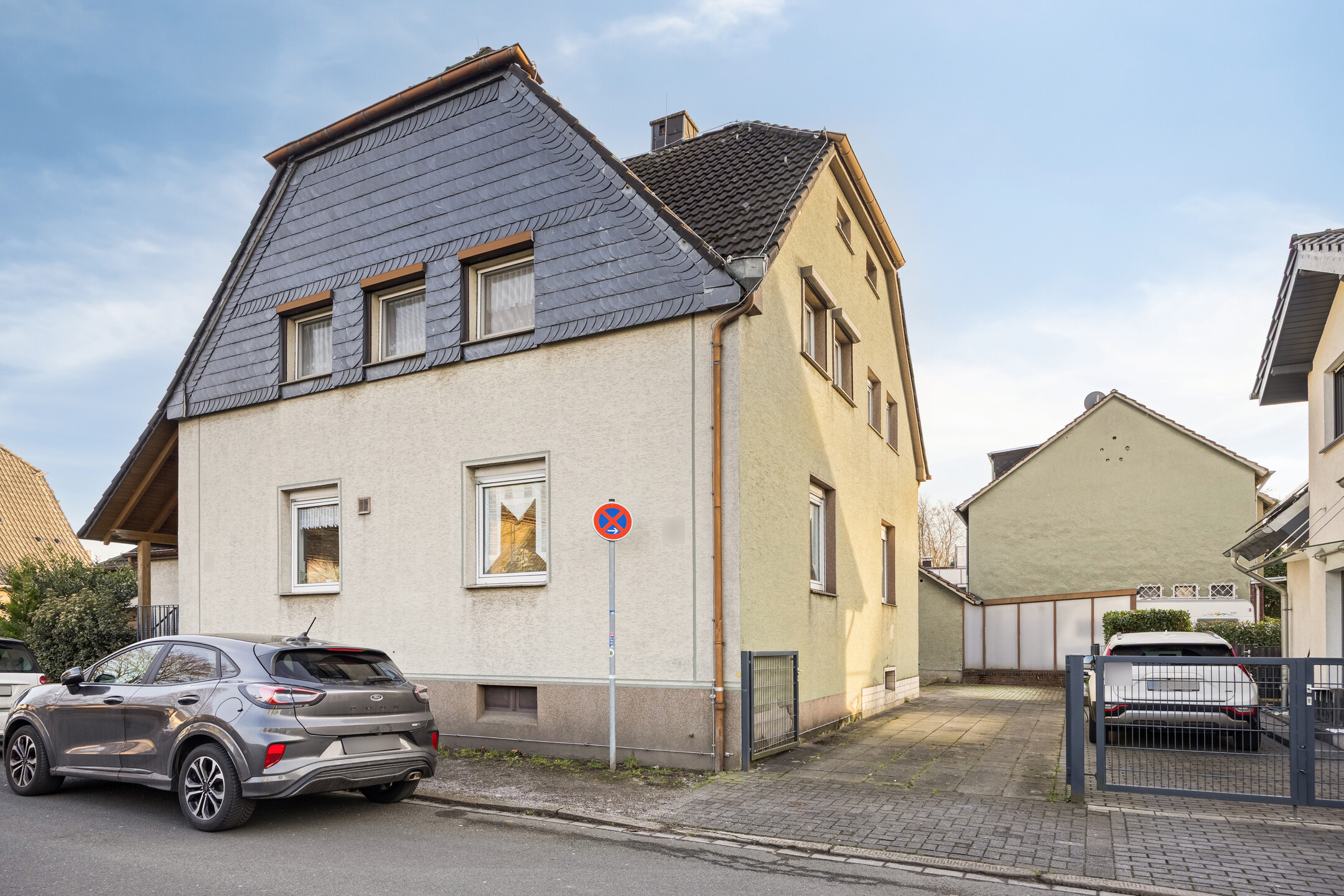 Doppelhaushälfte mit 71 m² auf 3 Zimmer, Stellplätzen & Gartenhaus in Ickern!