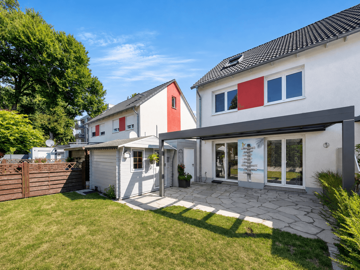 Energieeffizienzklasse B, Doppelhaushälfte von 2009 mit hochwertiger Ausstattung, Garten & Garage!