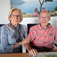 Herr und Frau Hintermann lächeln in die Kamera.