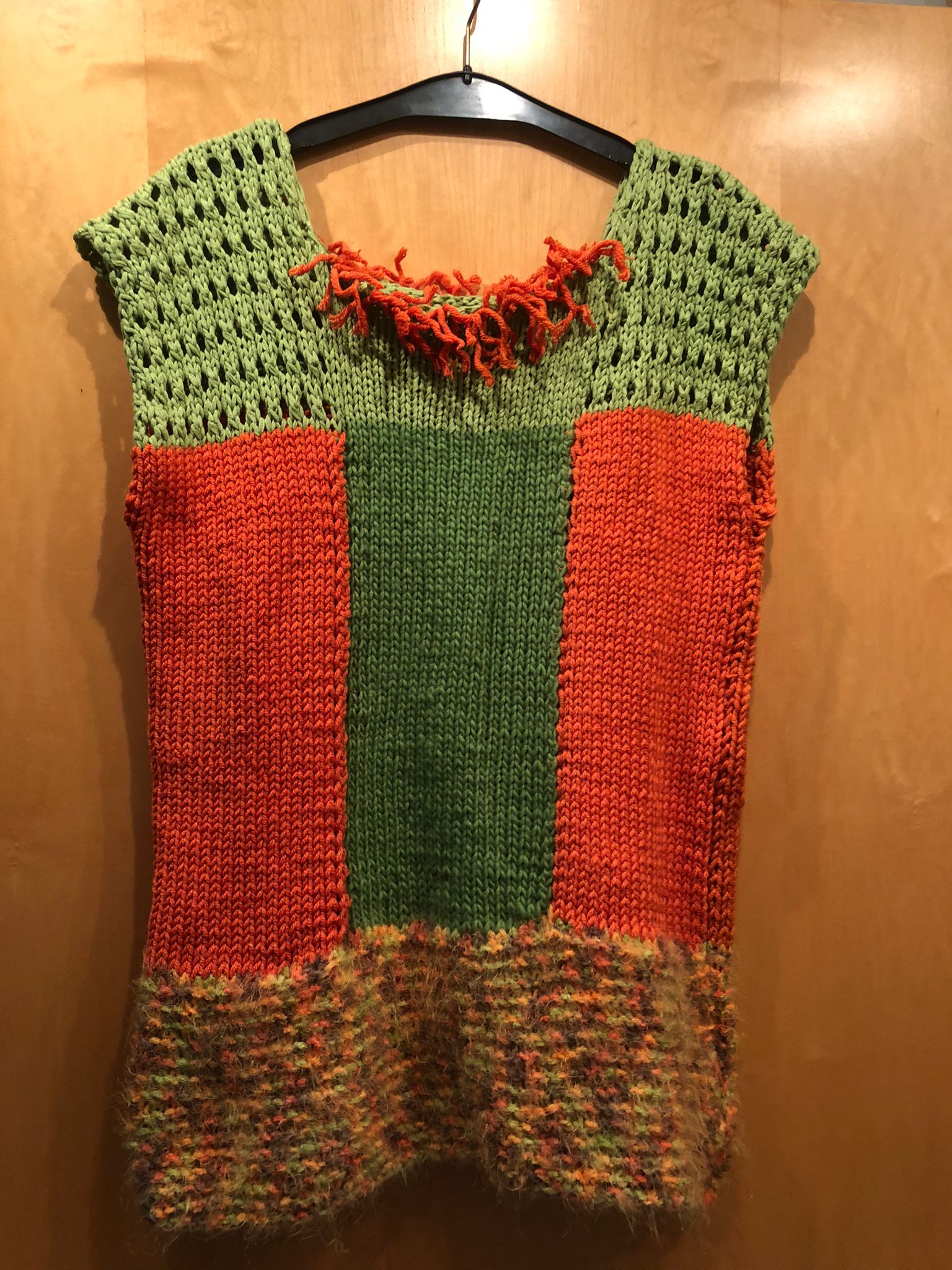 bunter Pulli ohne Ärmel
