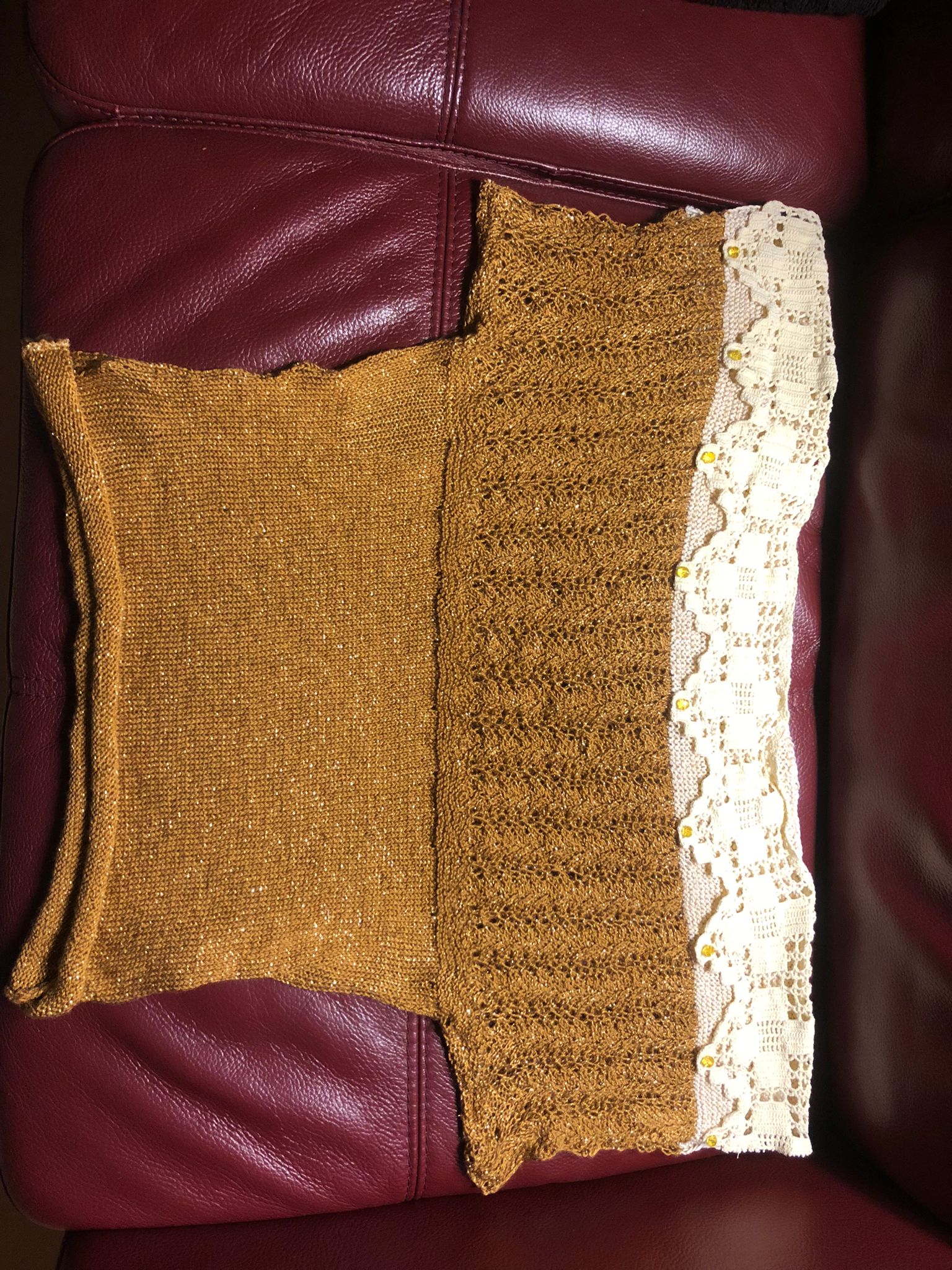 Pulli mit Häkelbordüre