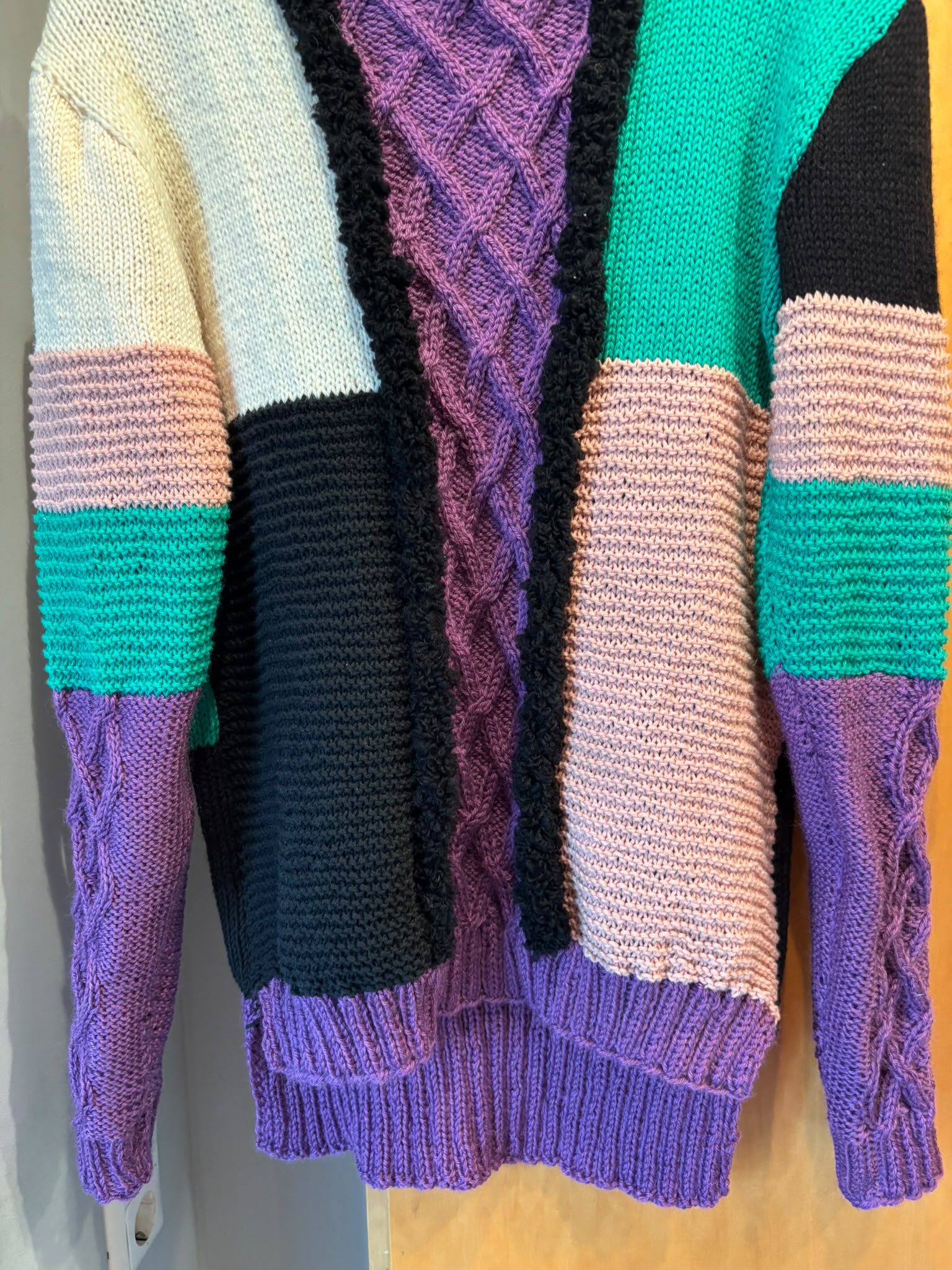 Bunter Pullover 