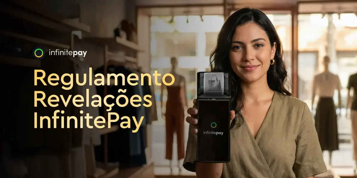 Mulher sorrindo segura uma maquininha InfinitePay em uma loja de roupas. Ao lado, o texto em destaque: Regulamento Revelações InfinitePay.